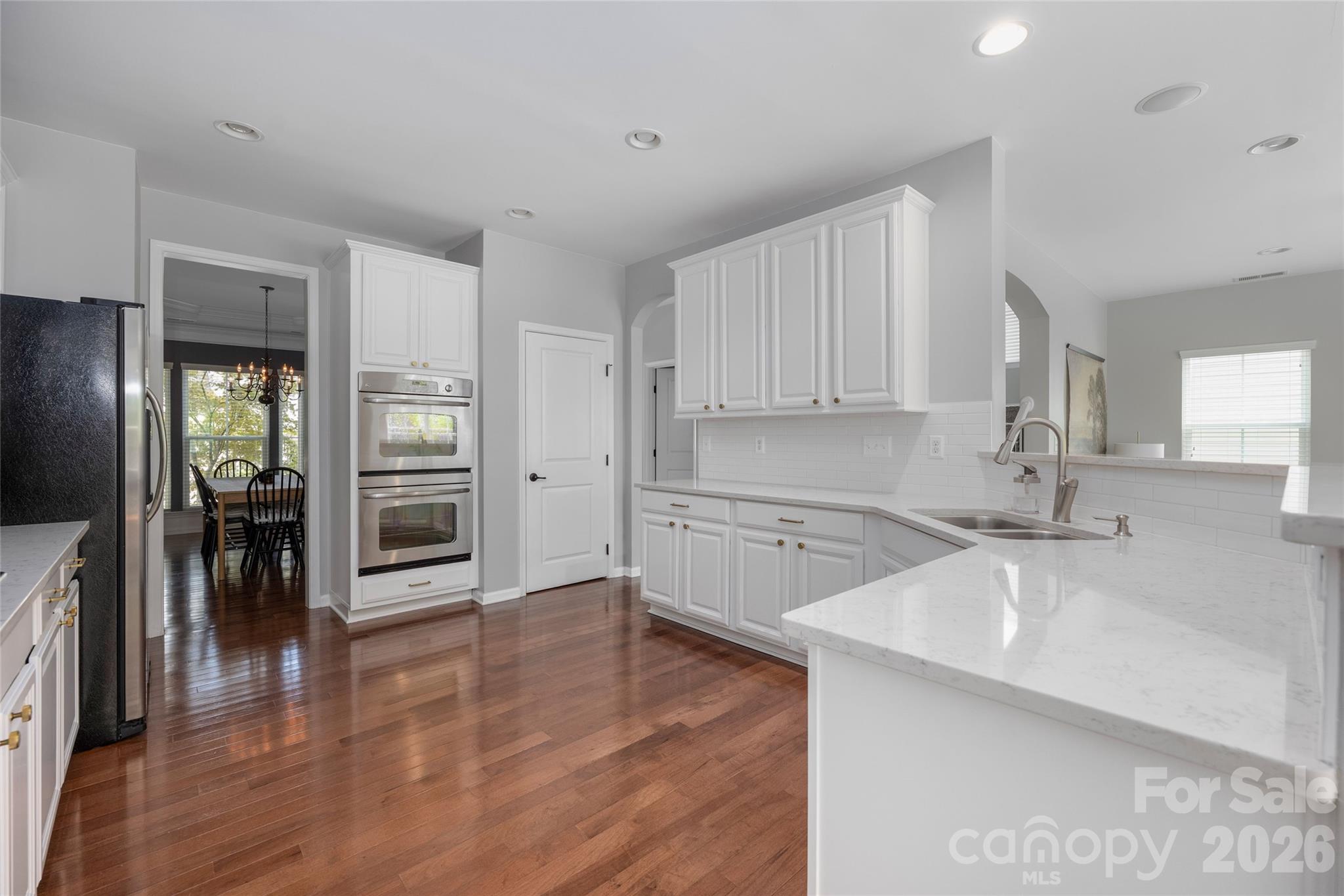 11708 Warfield Avenue Property Photo 12