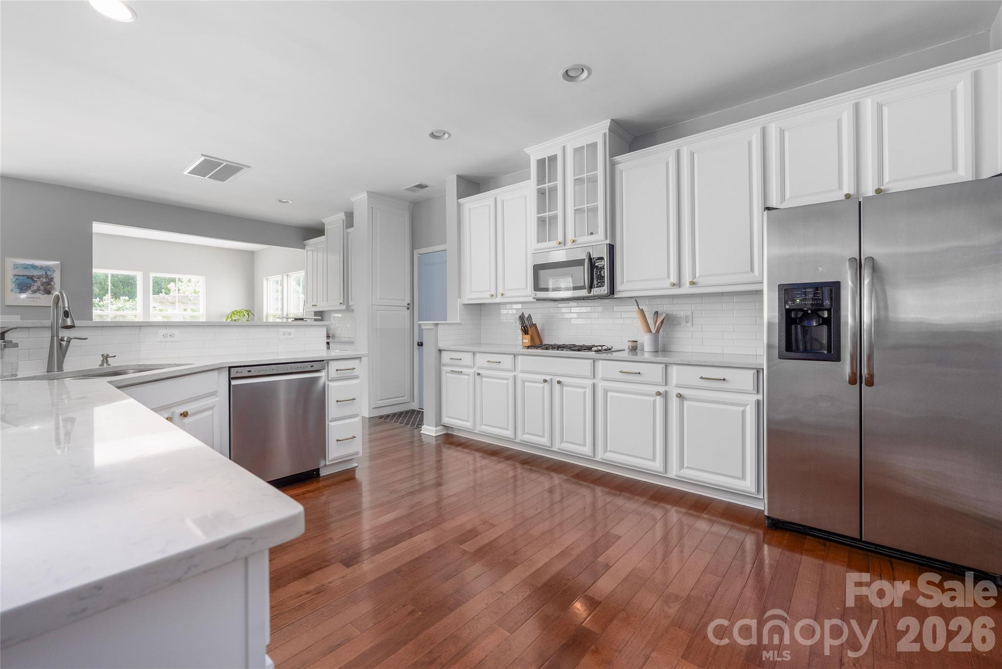 11708 Warfield Avenue Property Photo 13