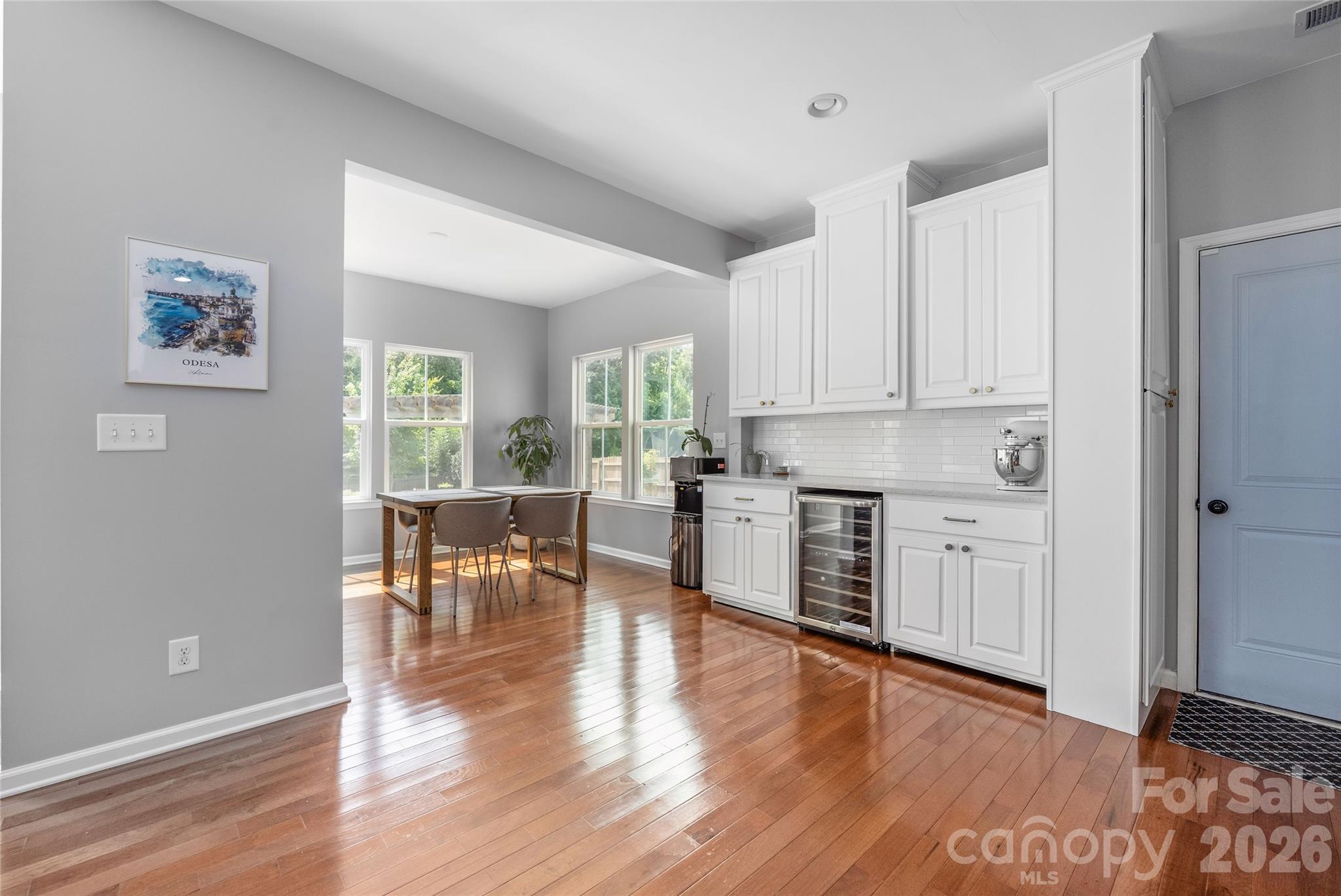 11708 Warfield Avenue Property Photo 15