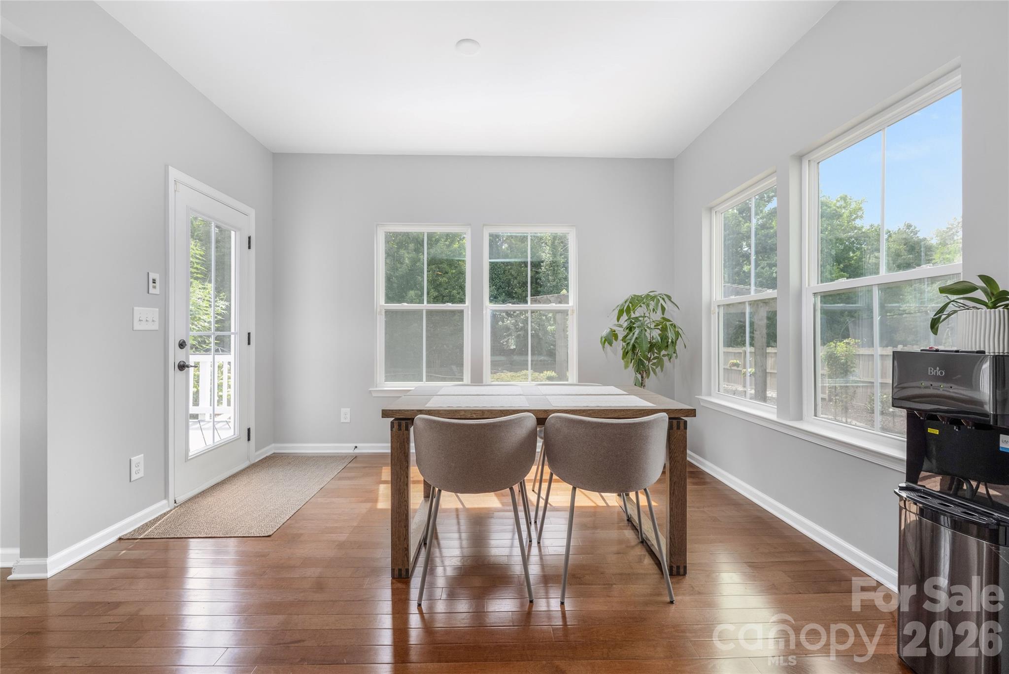 11708 Warfield Avenue Property Photo 16