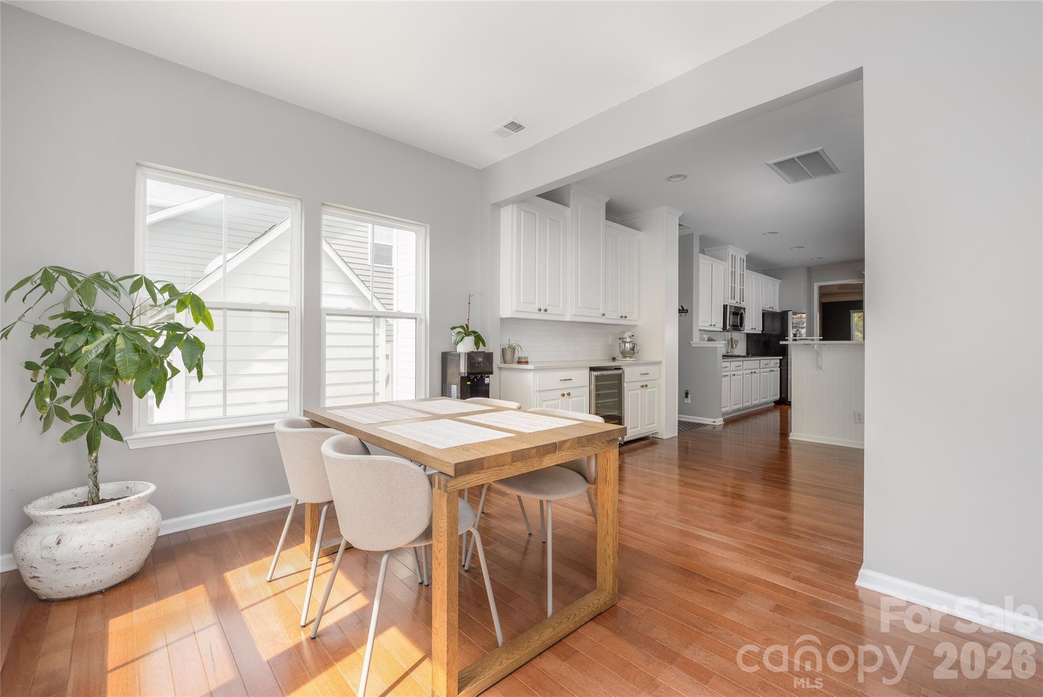 11708 Warfield Avenue Property Photo 17