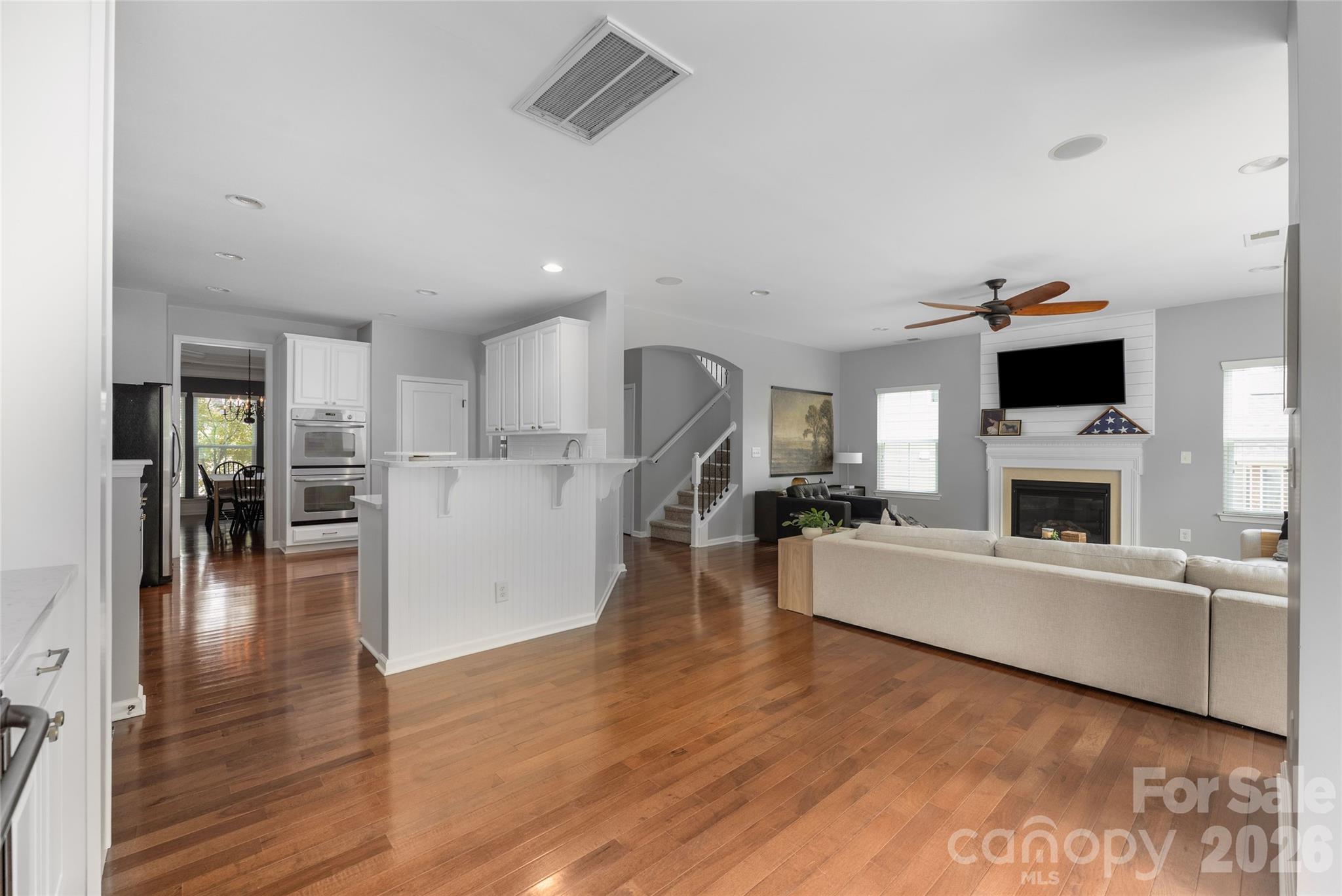11708 Warfield Avenue Property Photo 18