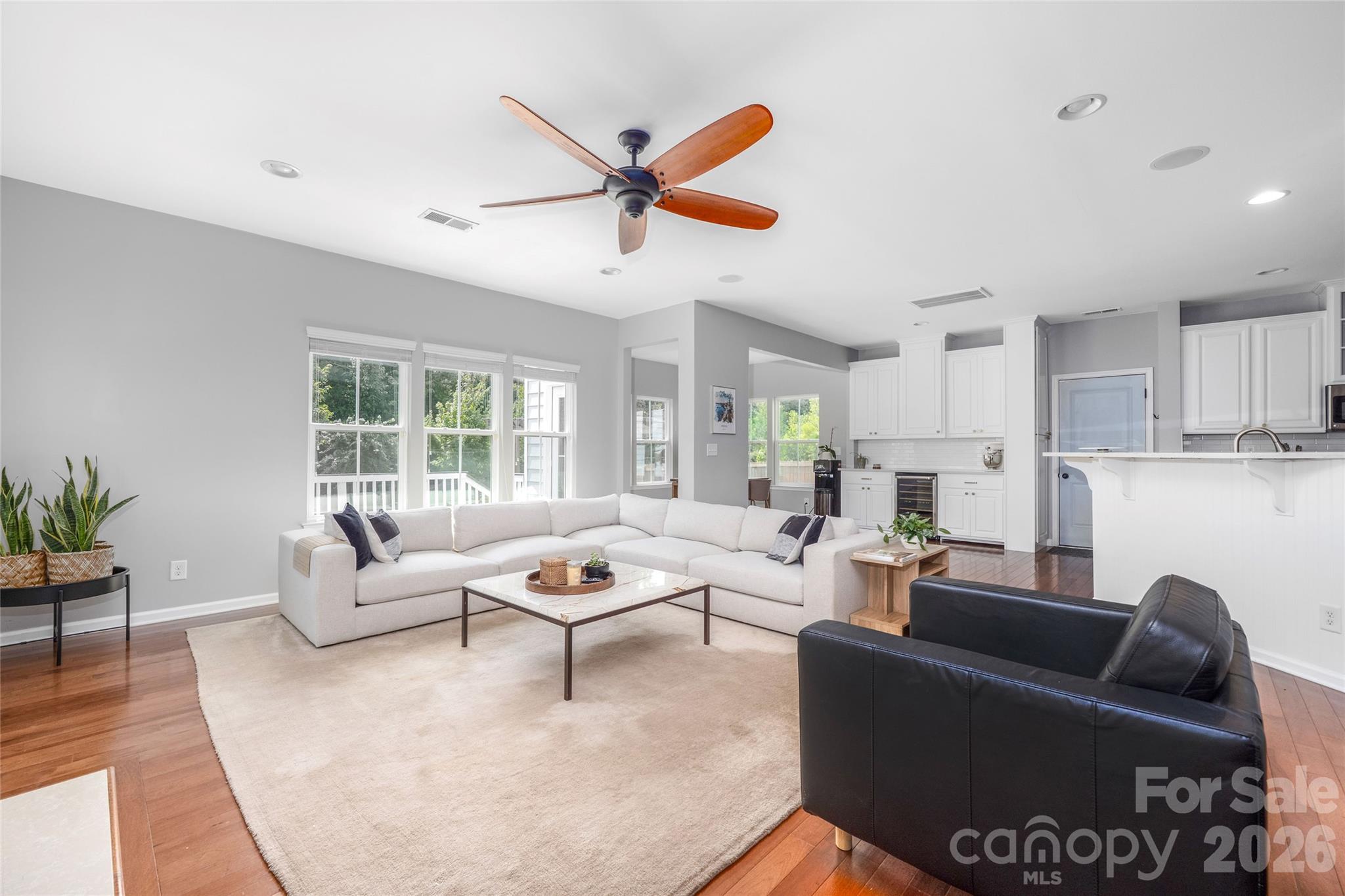 11708 Warfield Avenue Property Photo 19