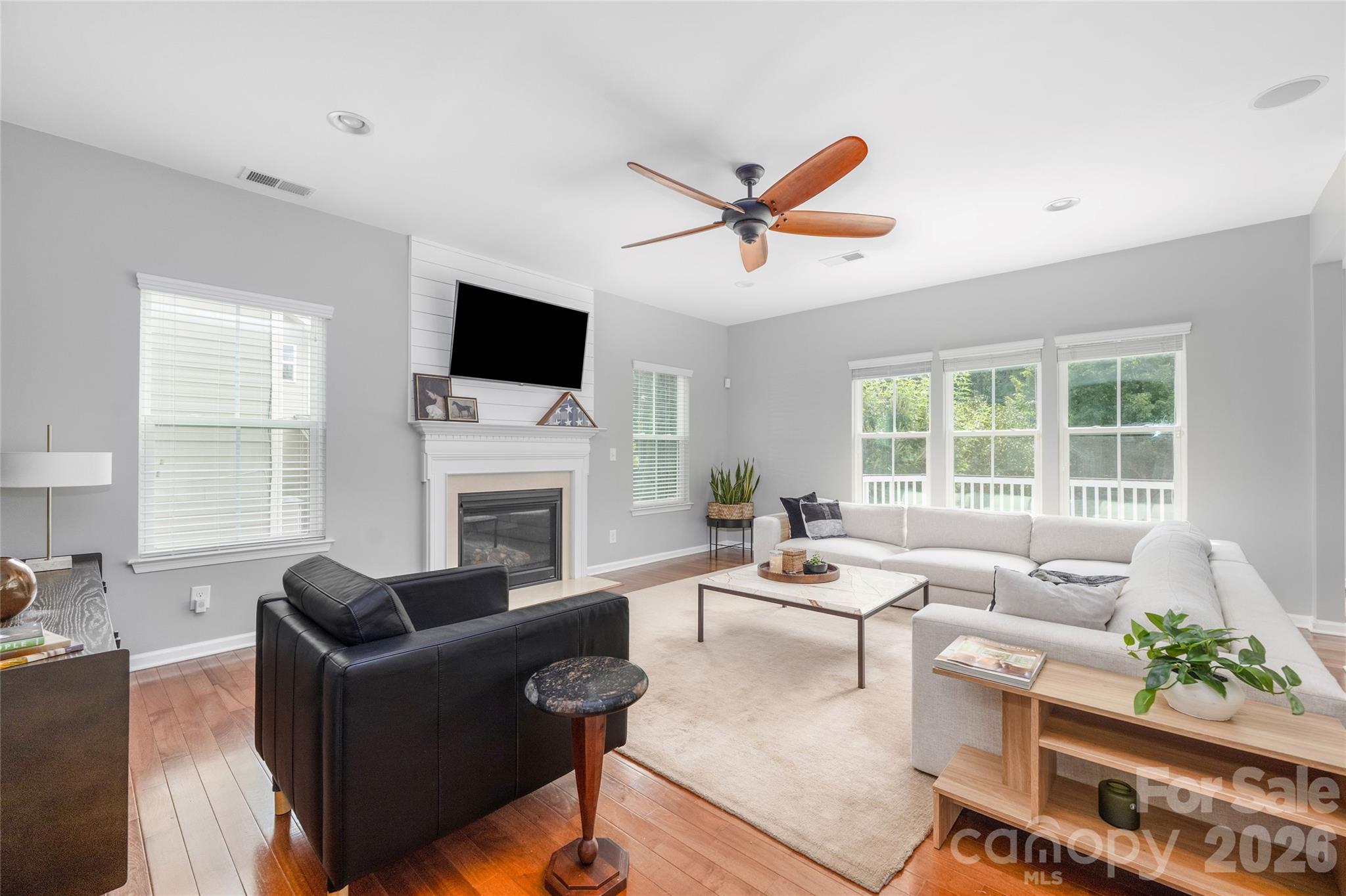 11708 Warfield Avenue Property Photo 20