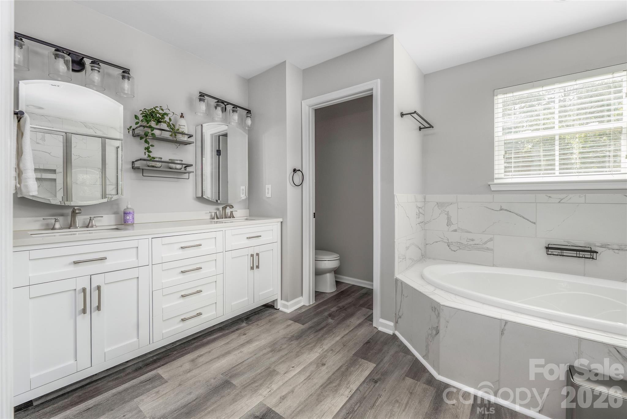 11708 Warfield Avenue Property Photo 26