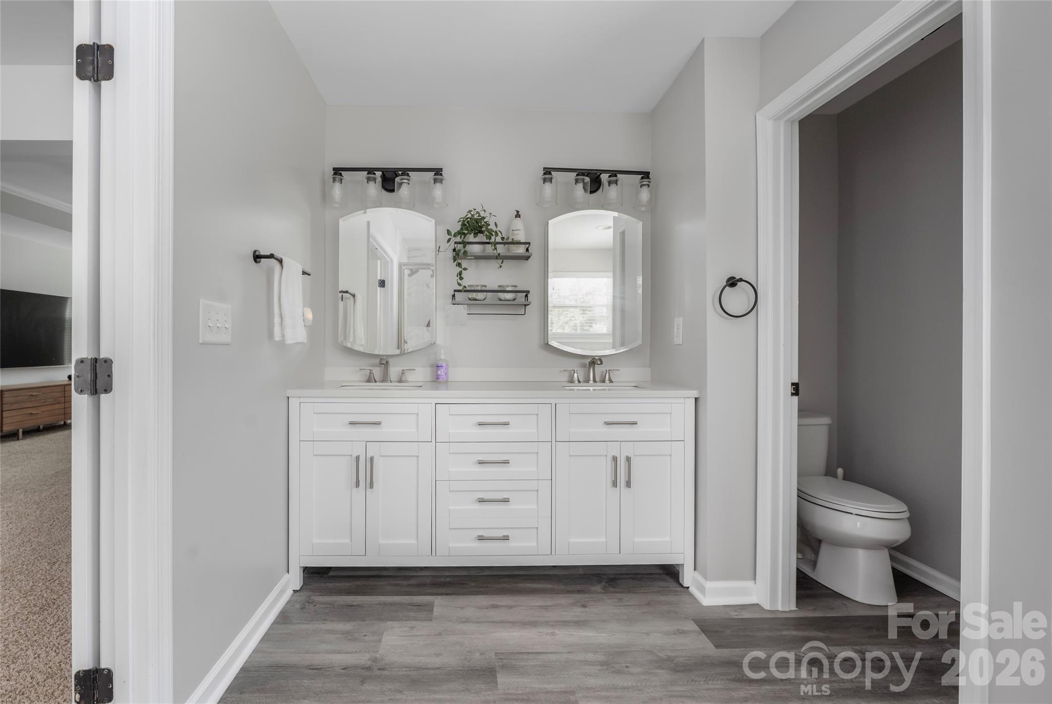 11708 Warfield Avenue Property Photo 27