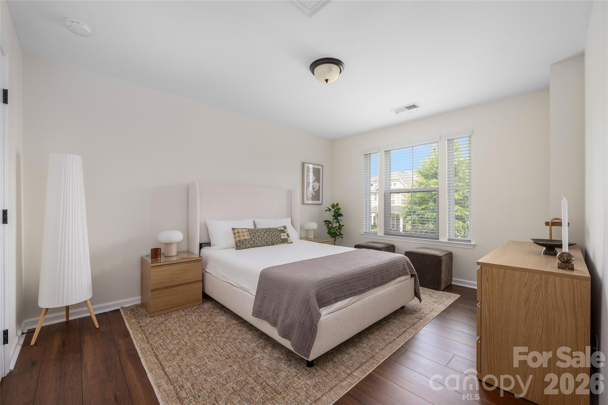 11708 Warfield Avenue Property Photo 31