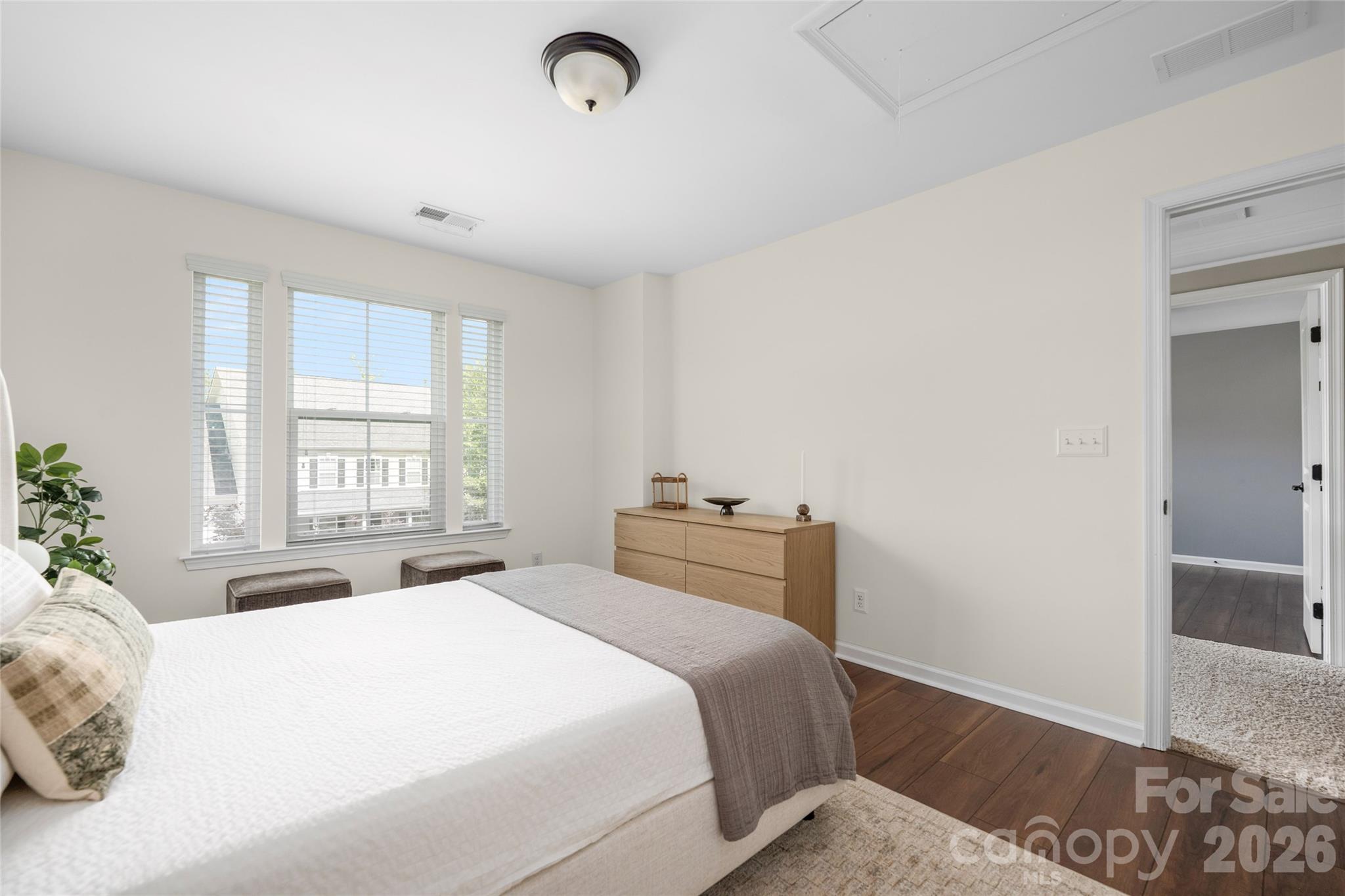11708 Warfield Avenue Property Photo 33