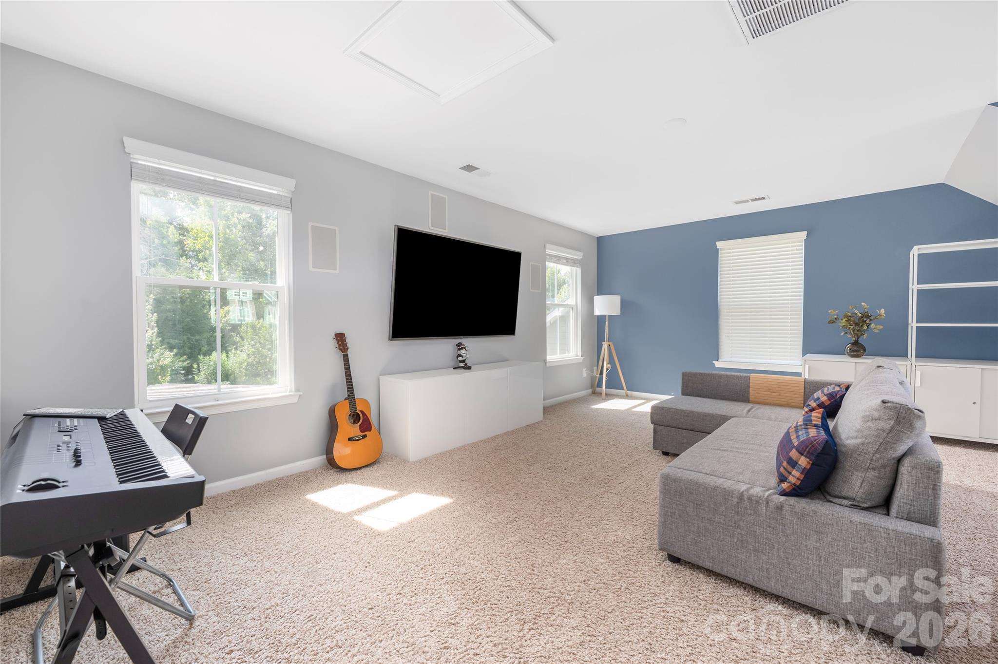 11708 Warfield Avenue Property Photo 37
