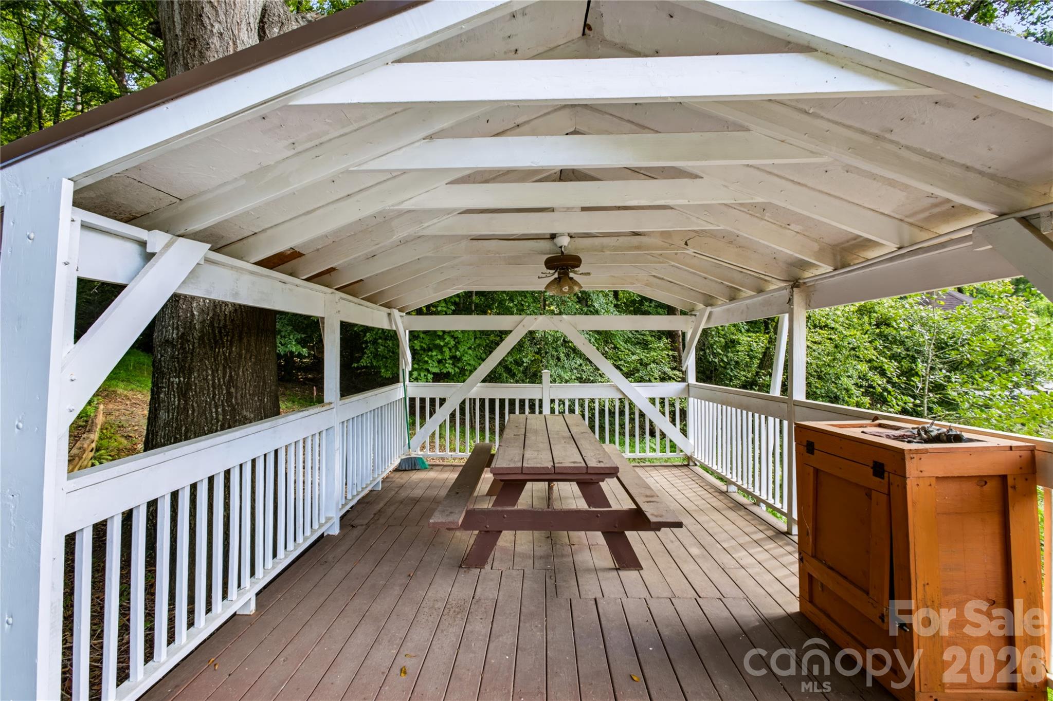 8137 Rowe Street Property Photo 7