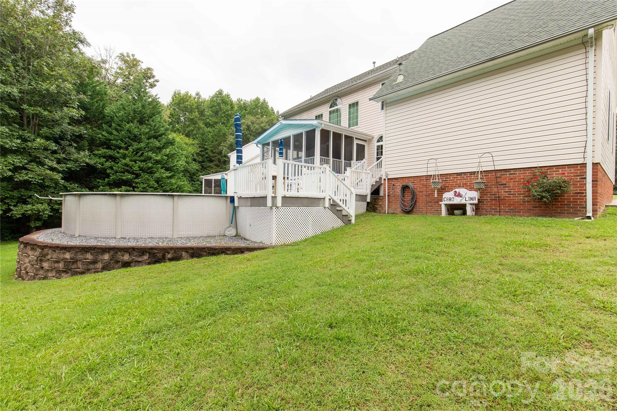 901 Clover Park Drive Property Photo 36