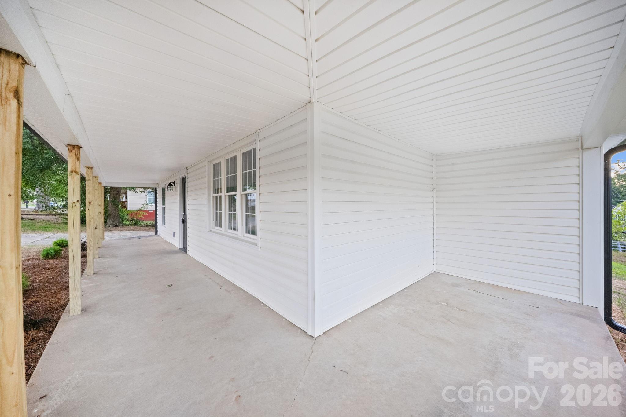807 N Walnut Street Property Photo 3