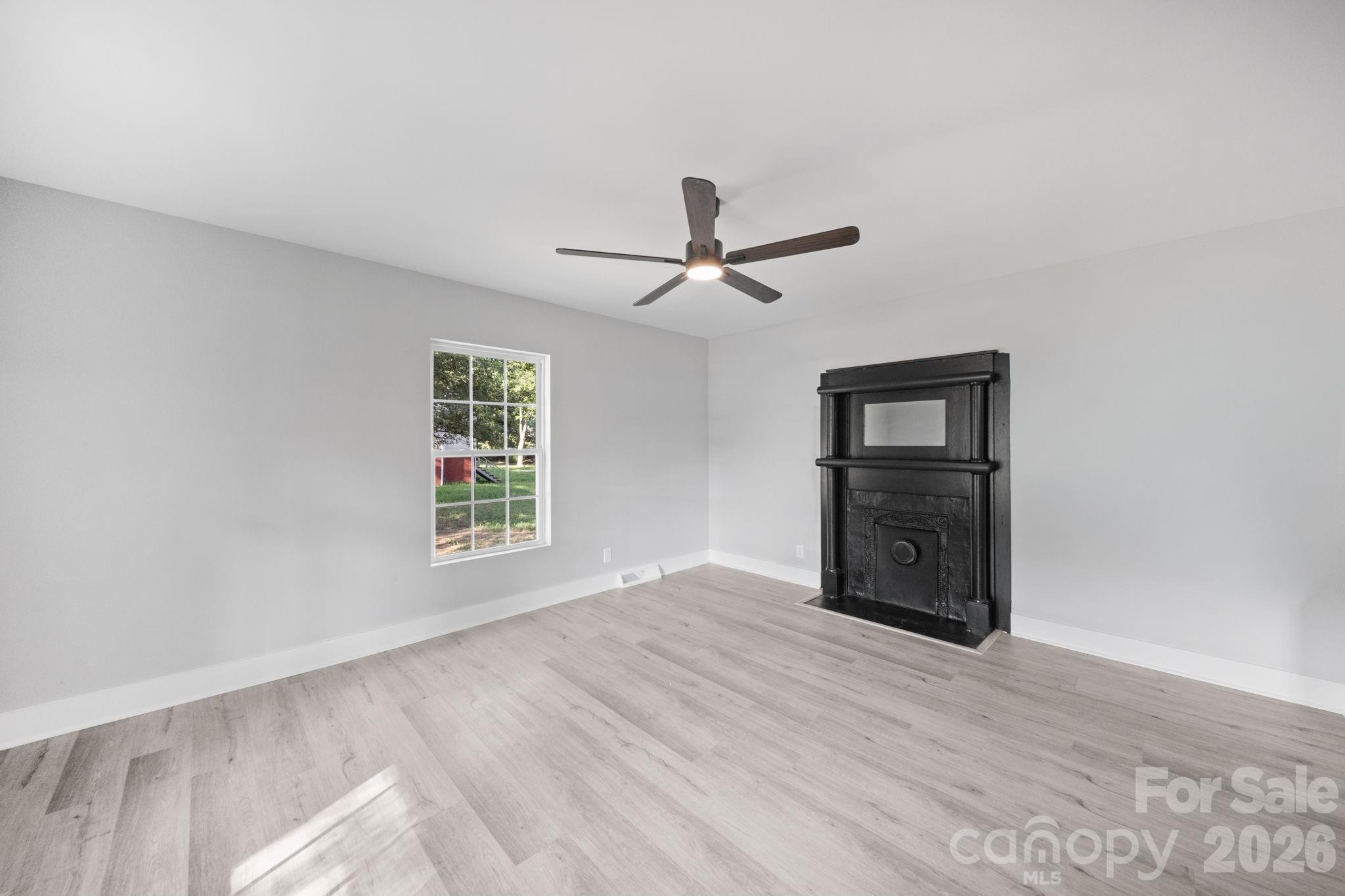 807 N Walnut Street Property Photo 6