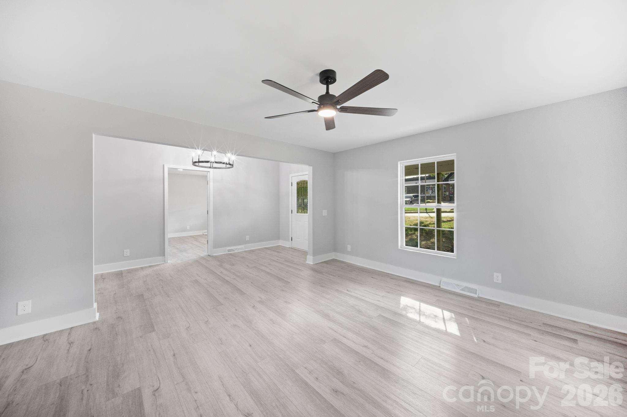 807 N Walnut Street Property Photo 7