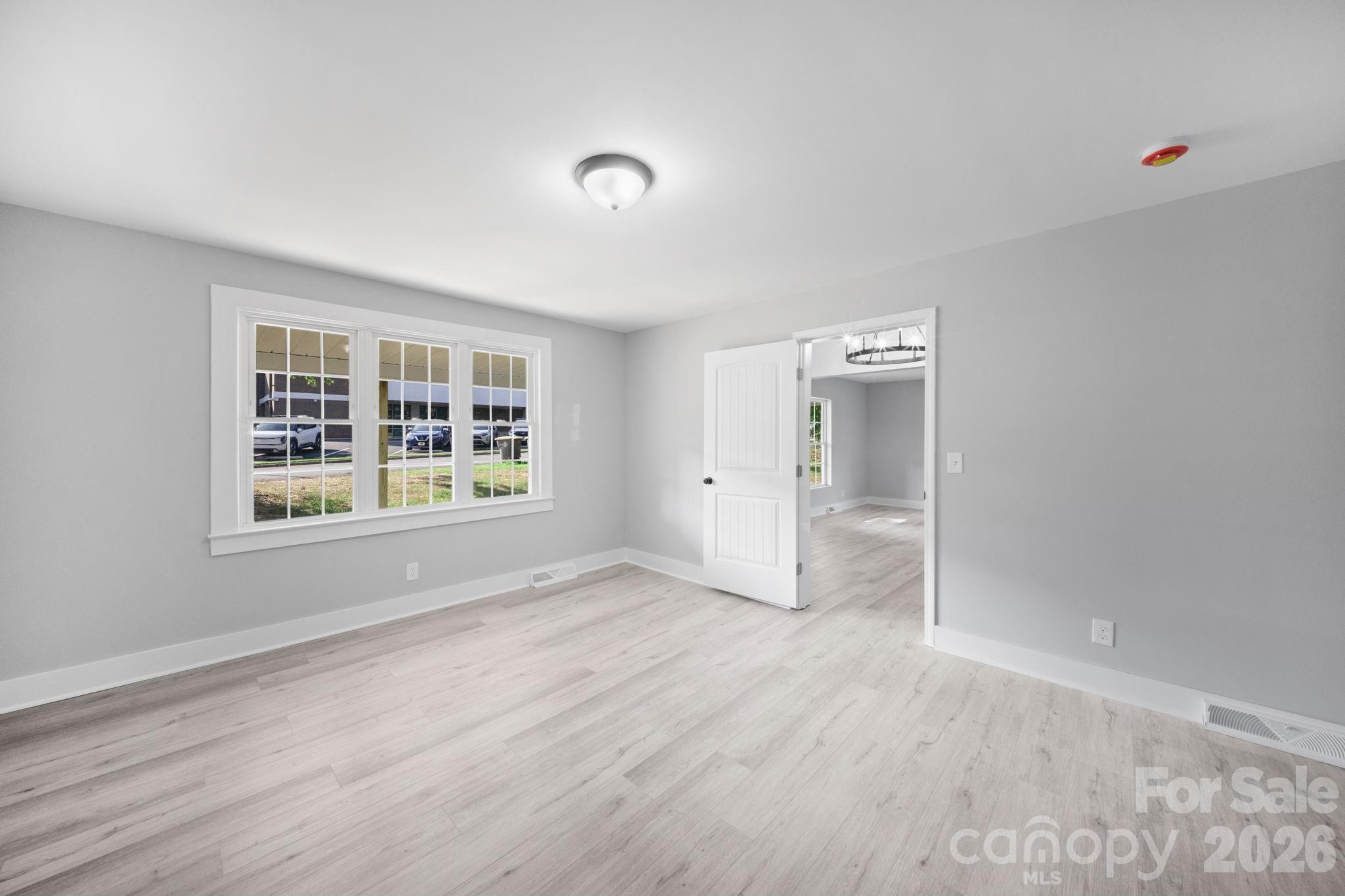 807 N Walnut Street Property Photo 9
