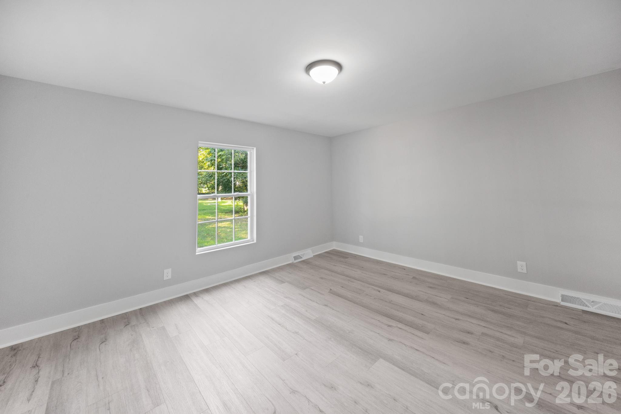 807 N Walnut Street Property Photo 10