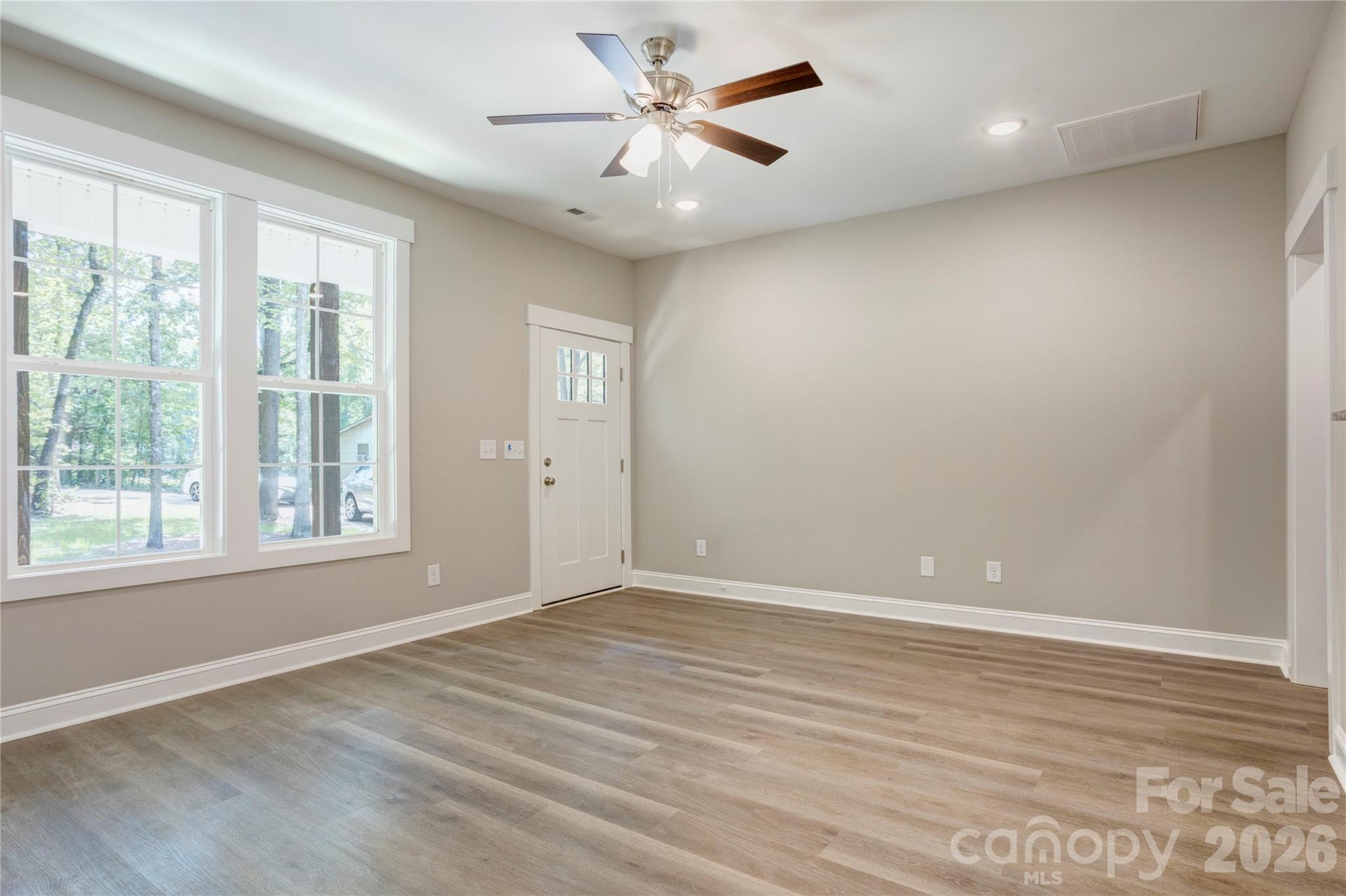 496 Fisk Street Property Photo 7