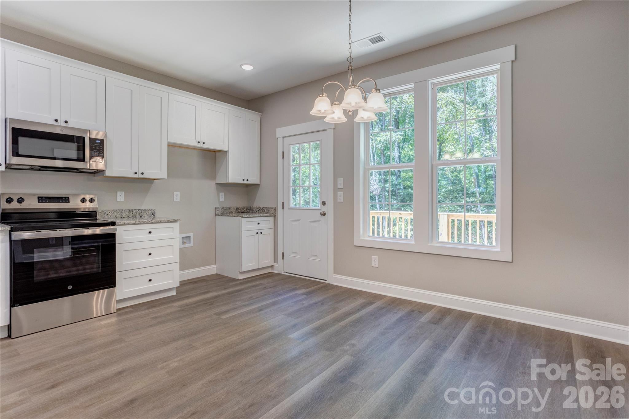 496 Fisk Street Property Photo 8