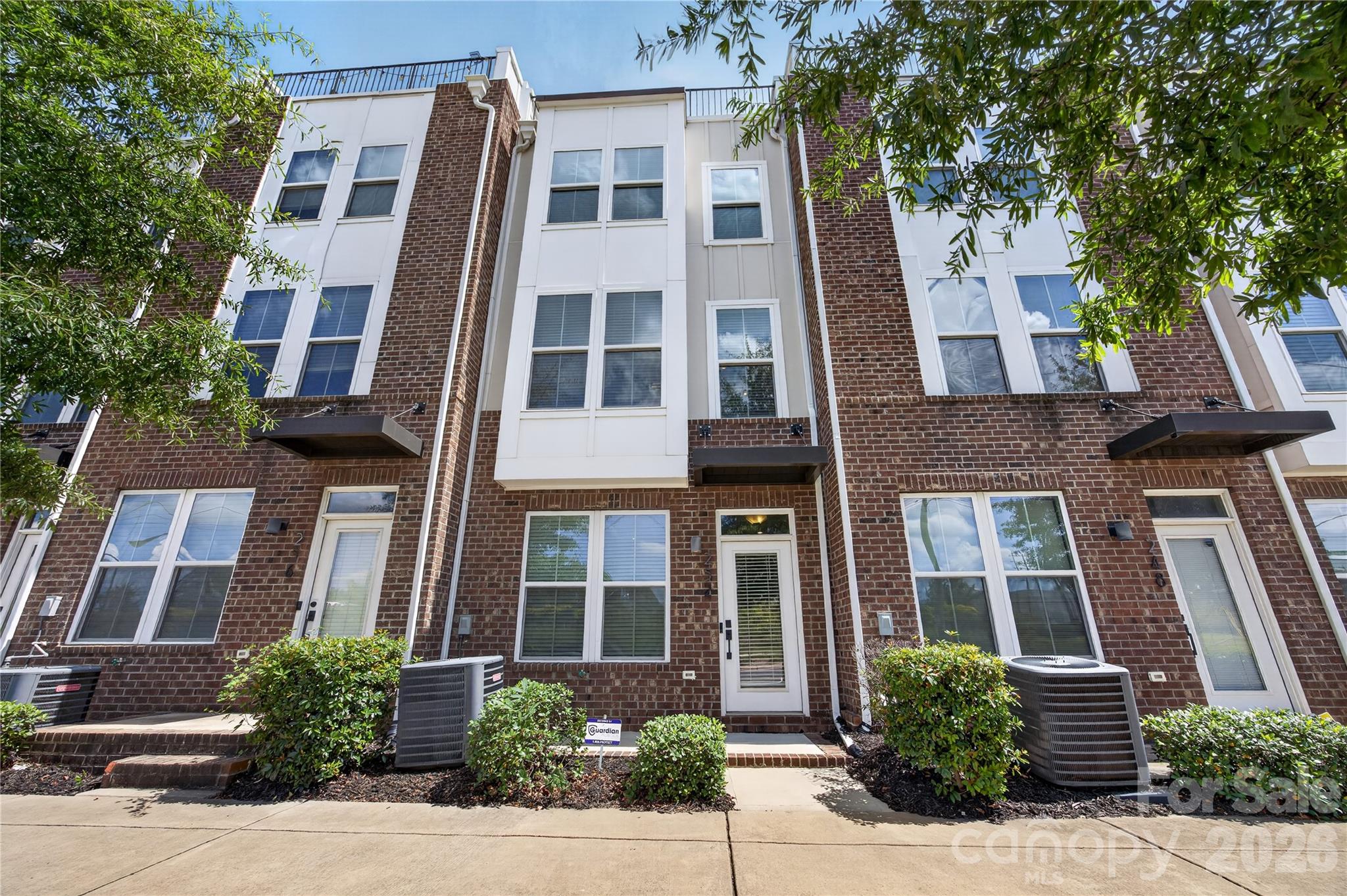252 Parkwood Avenue Property Photo 2