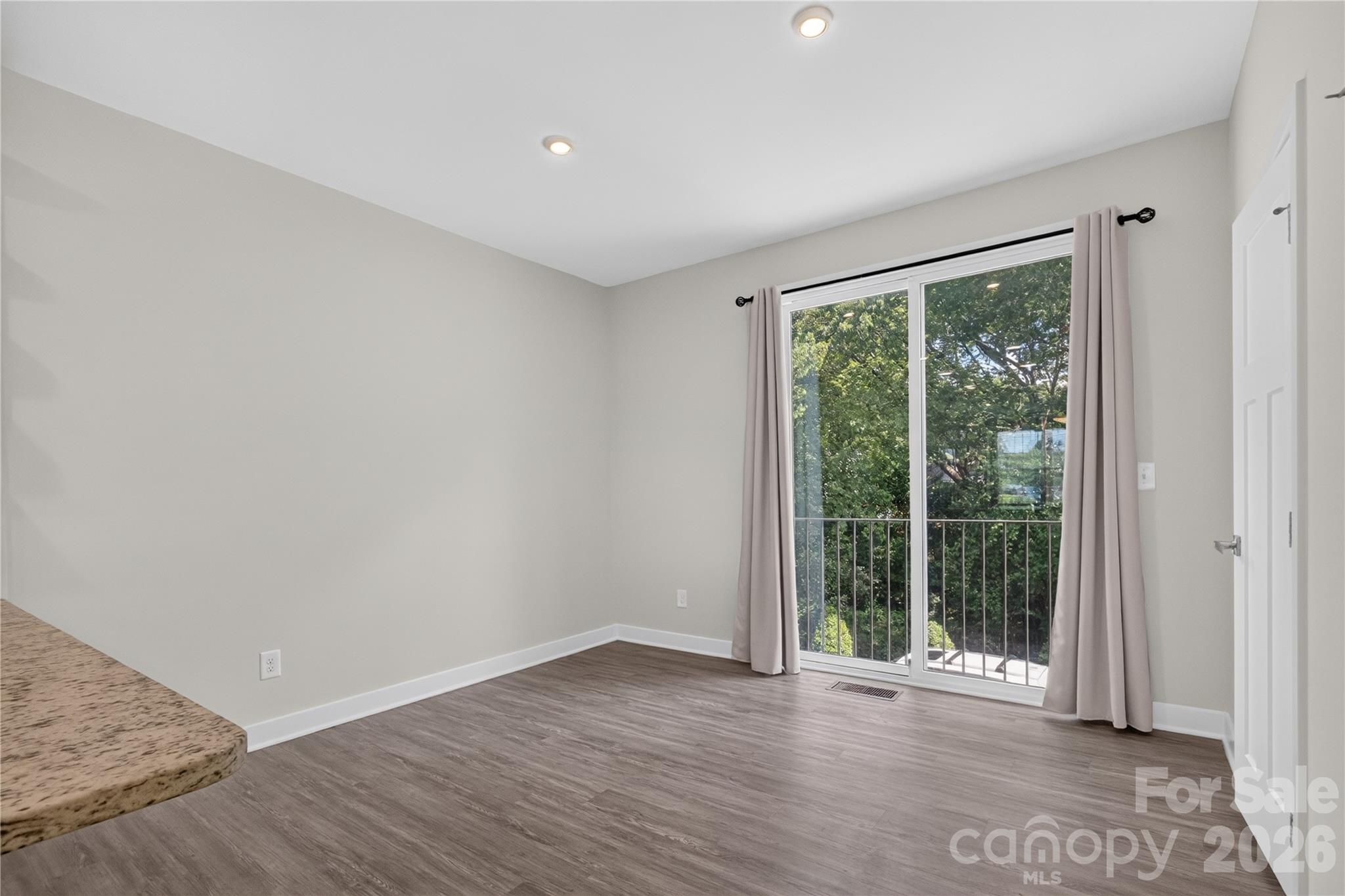 252 Parkwood Avenue Property Photo 5