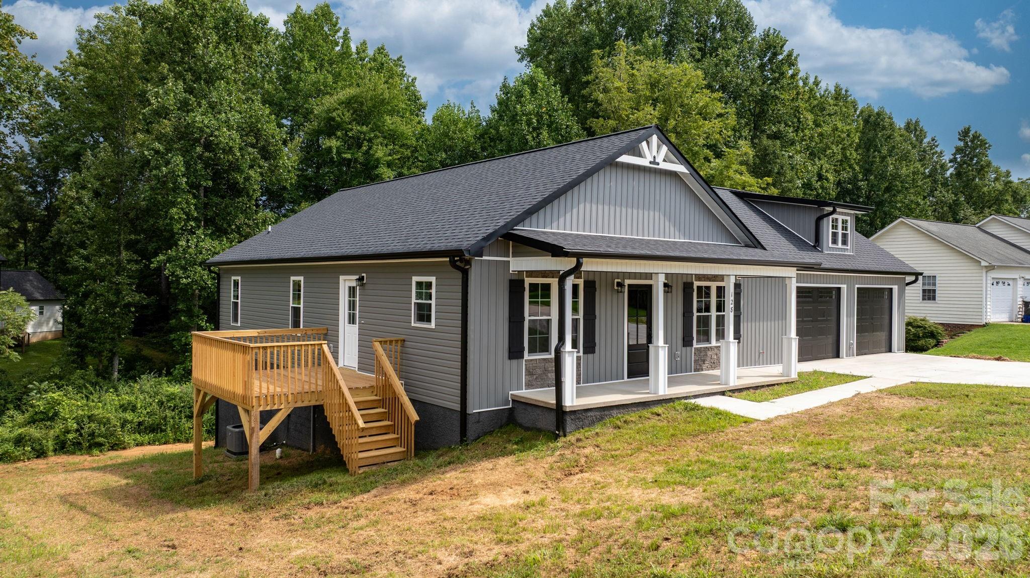 128 Buck Shoals Circle Property Photo 2
