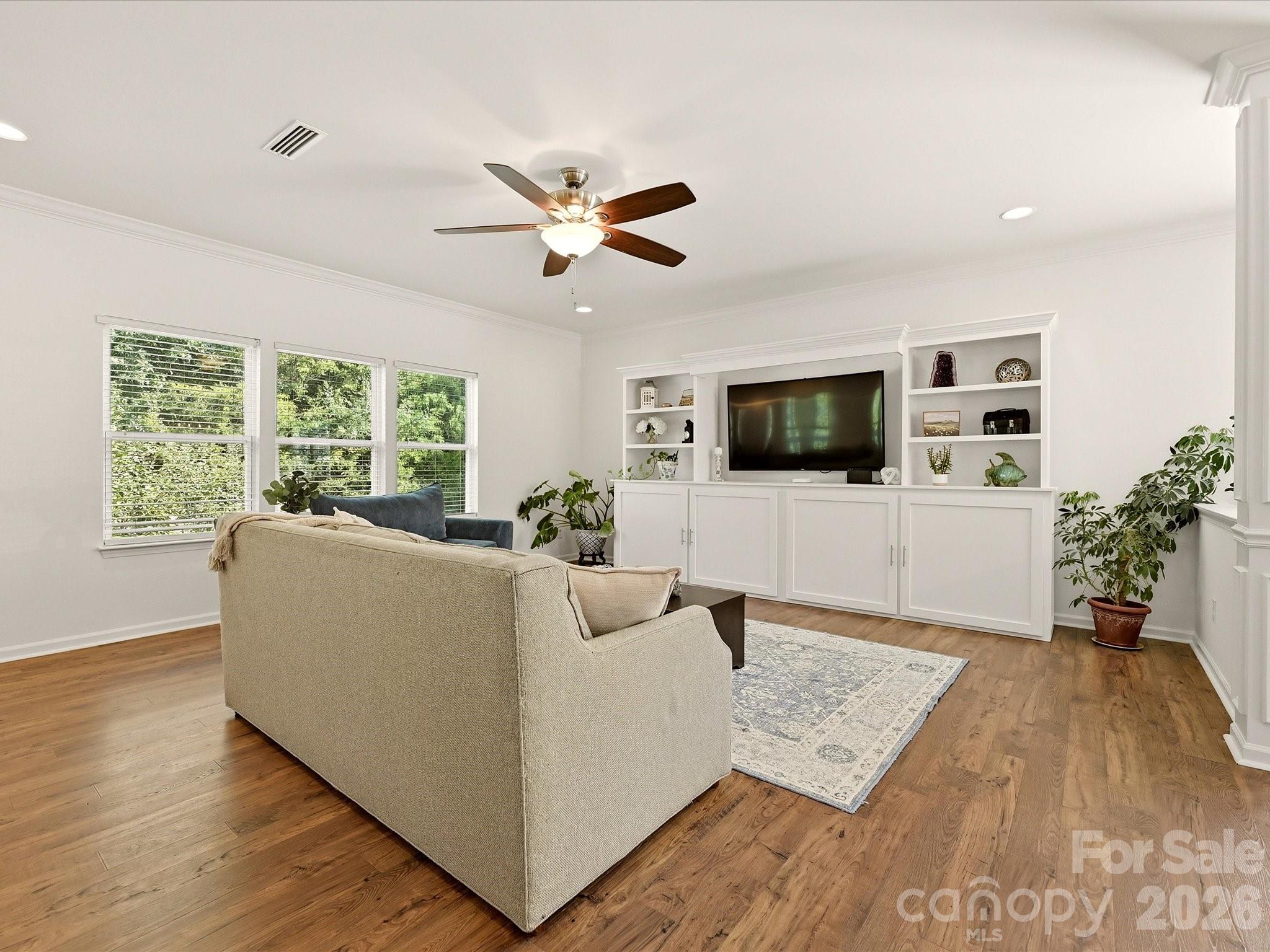 1104 Bassett Way Property Photo 4
