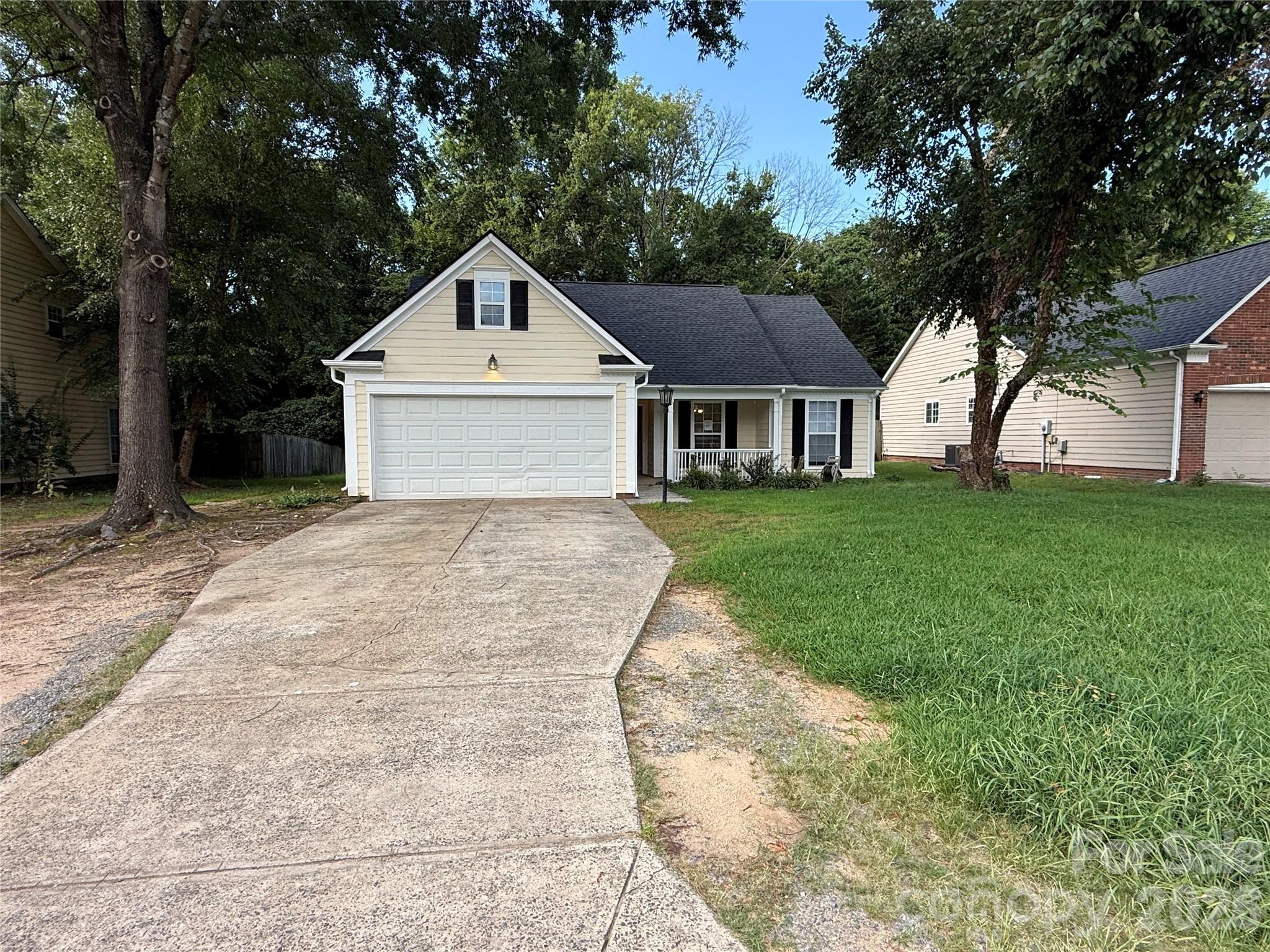 2615 Robyns Glen Drive Property Photo 1