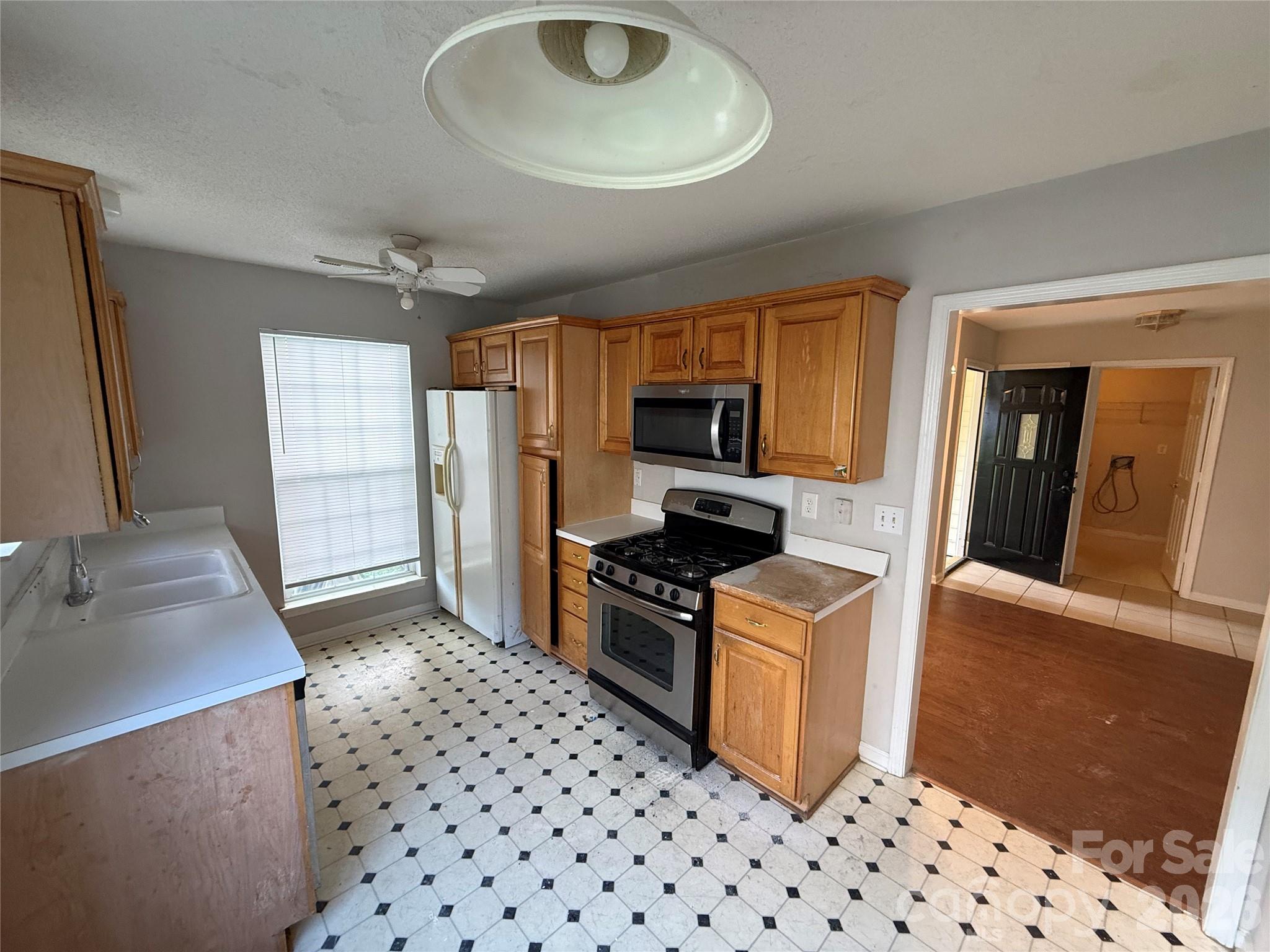 2615 Robyns Glen Drive Property Photo 2