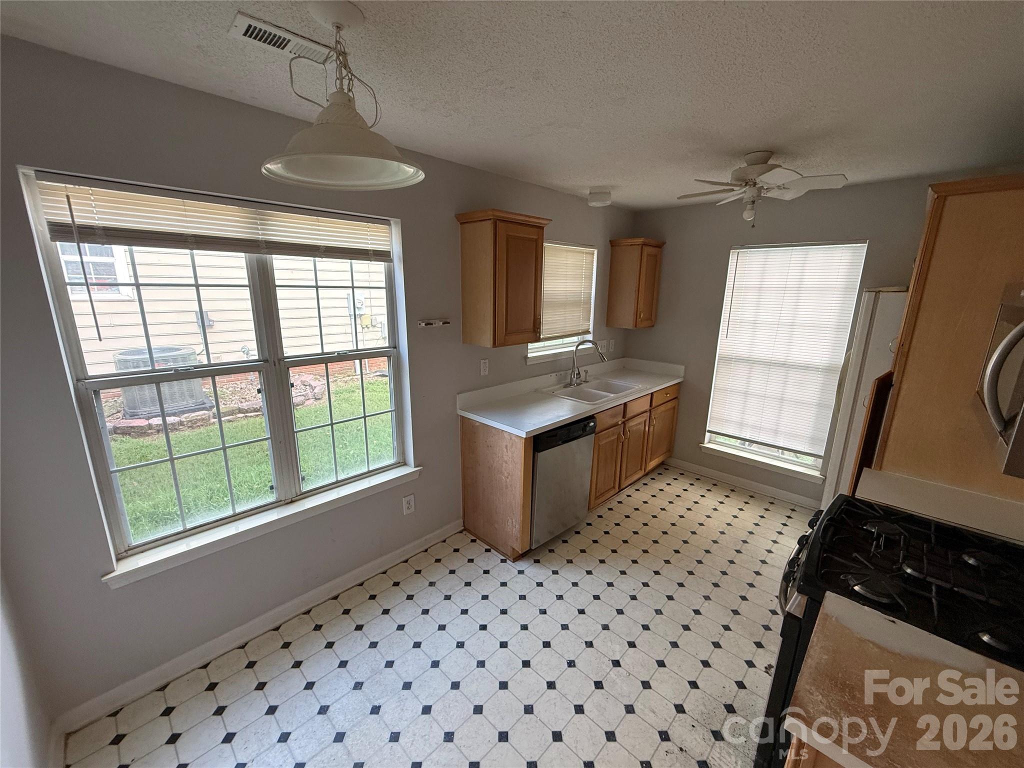 2615 Robyns Glen Drive Property Photo 3
