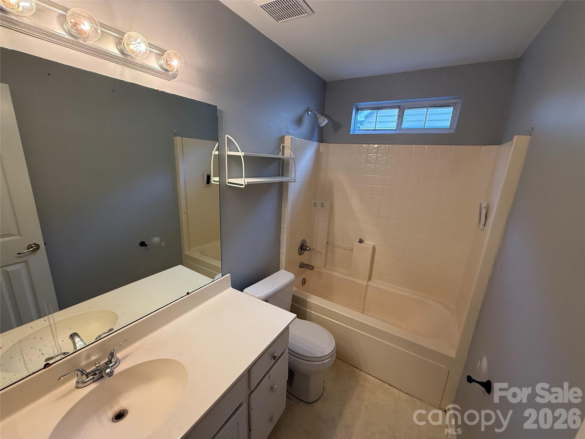 2615 Robyns Glen Drive Property Photo 4