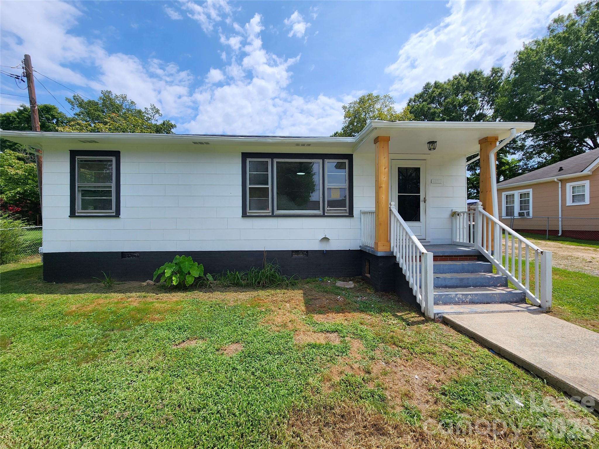 1208 N Juniper Avenue Property Photo 1