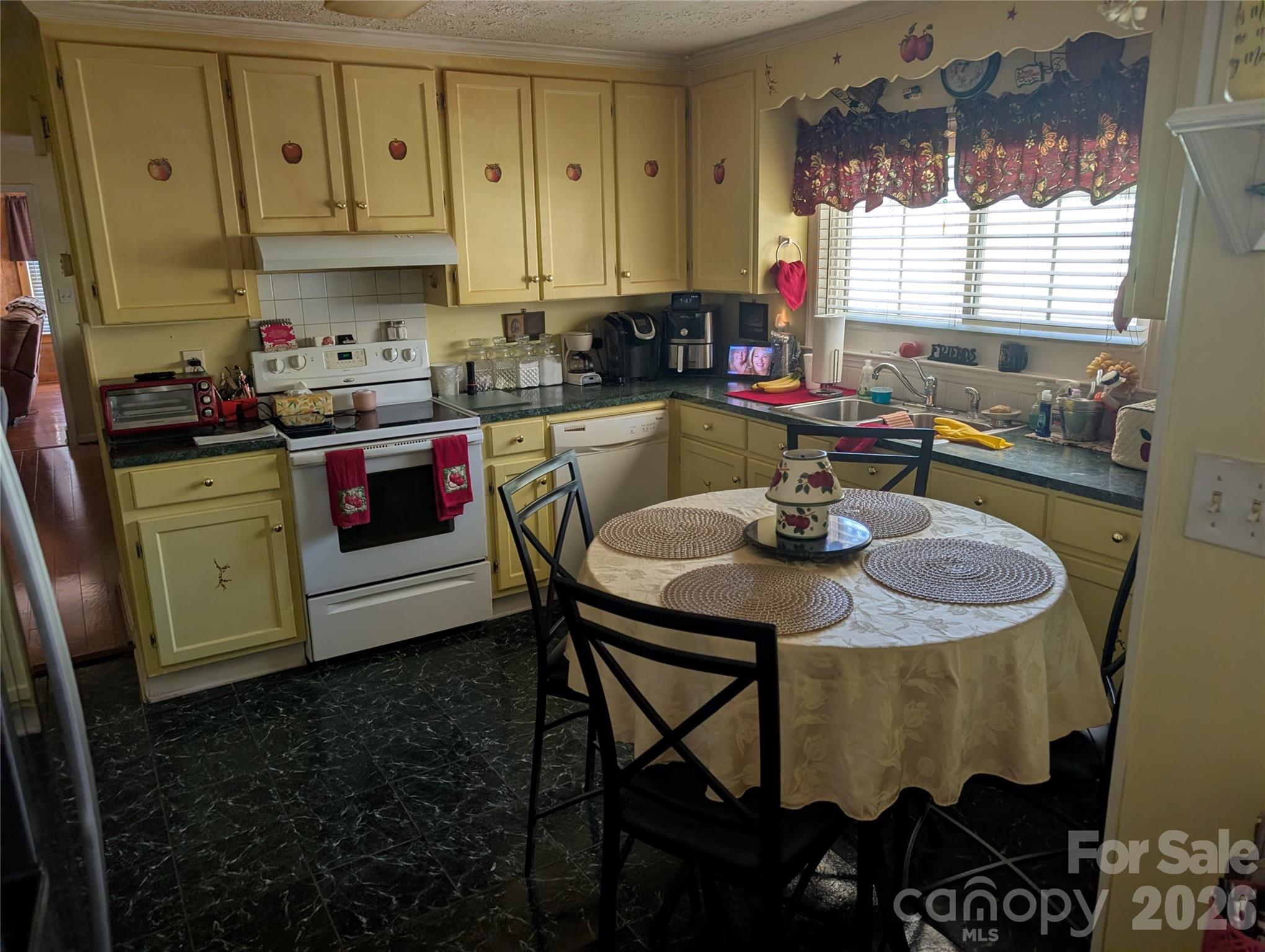 406 N Kimmons Street Property Photo 12