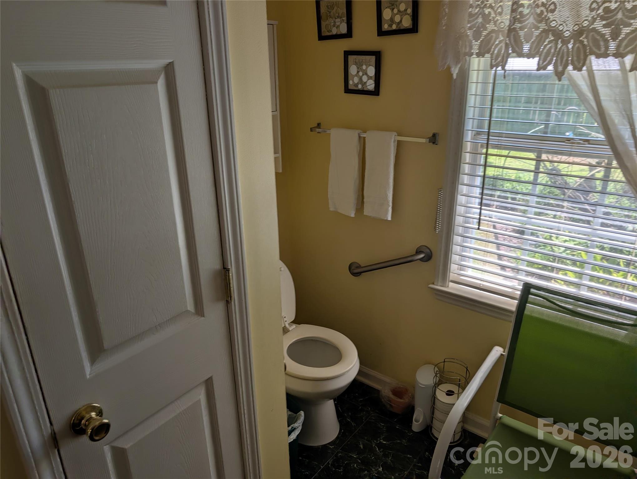 406 N Kimmons Street Property Photo 16