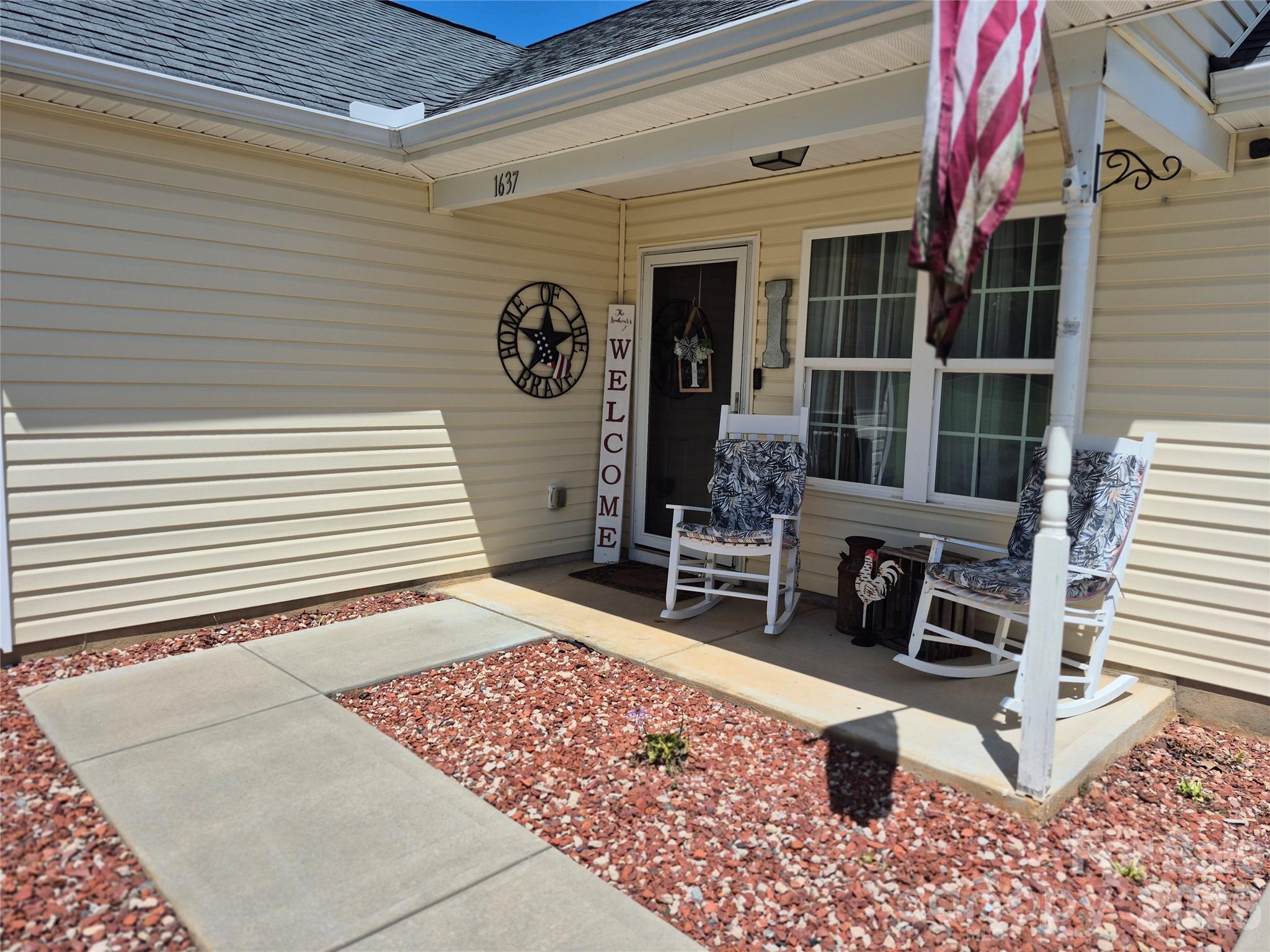 1637 Riverview Road Property Photo 2
