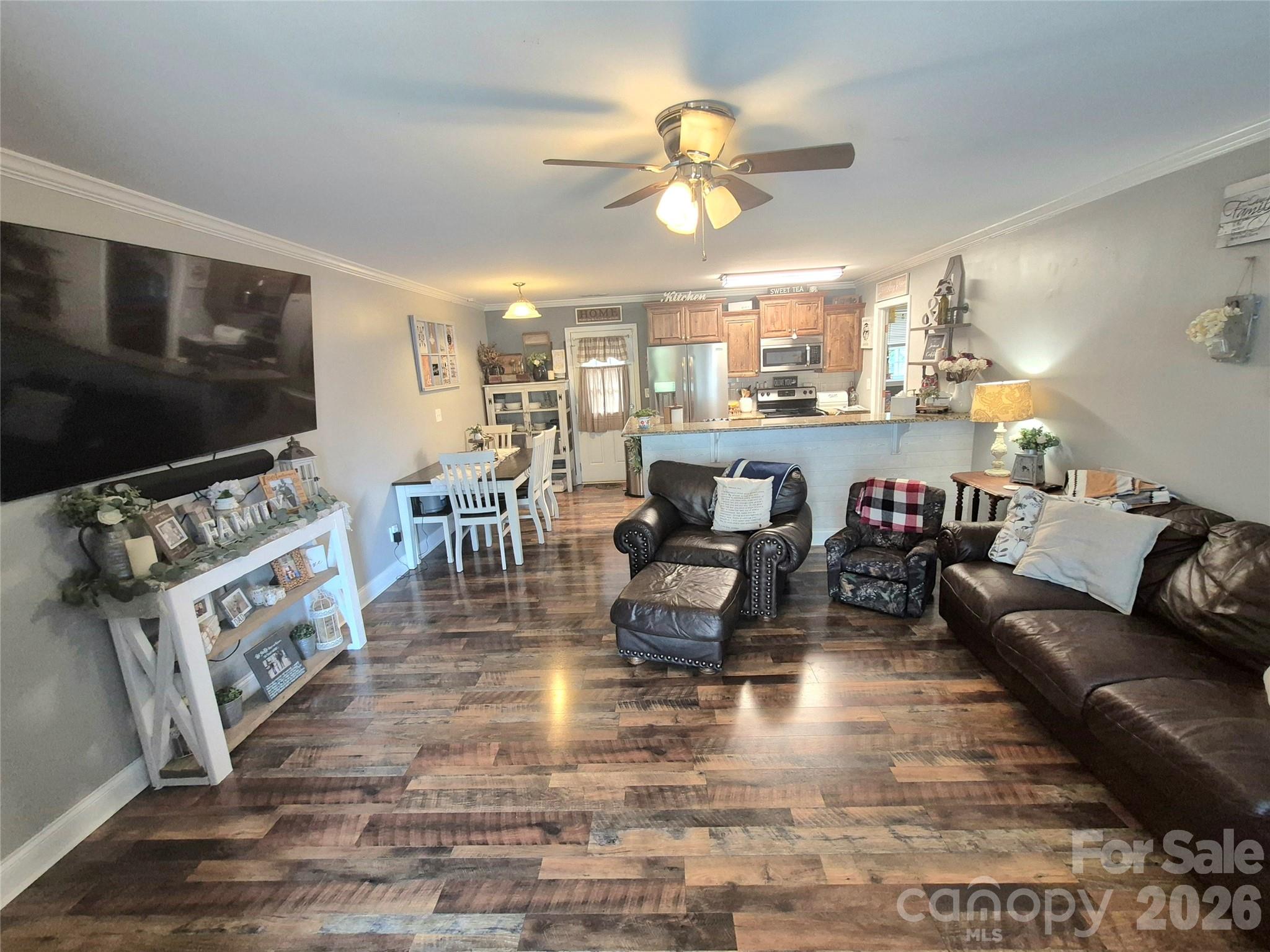 1637 Riverview Road Property Photo 4