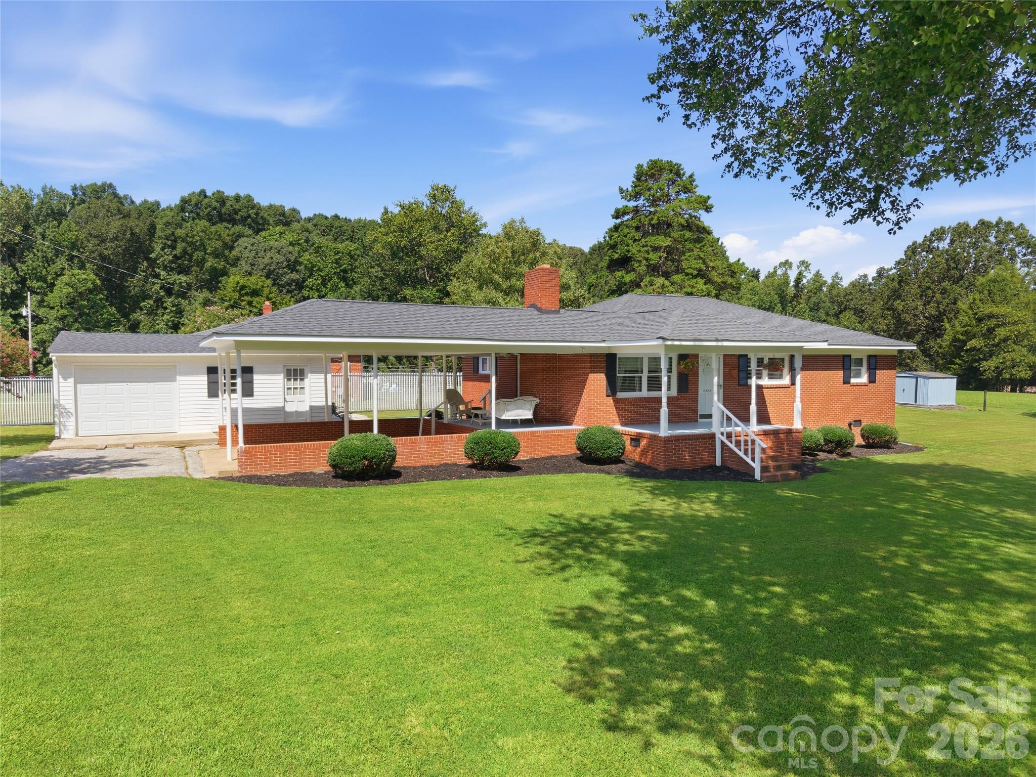 2424 Griffith Road Property Photo 1