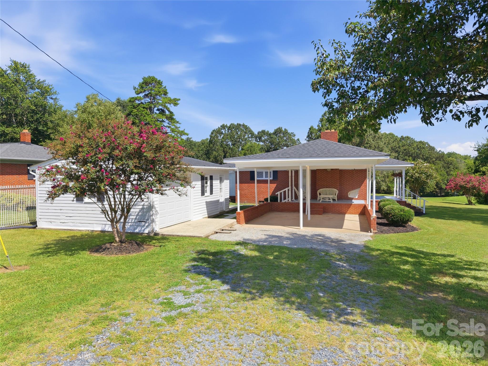 2424 Griffith Road Property Photo 3