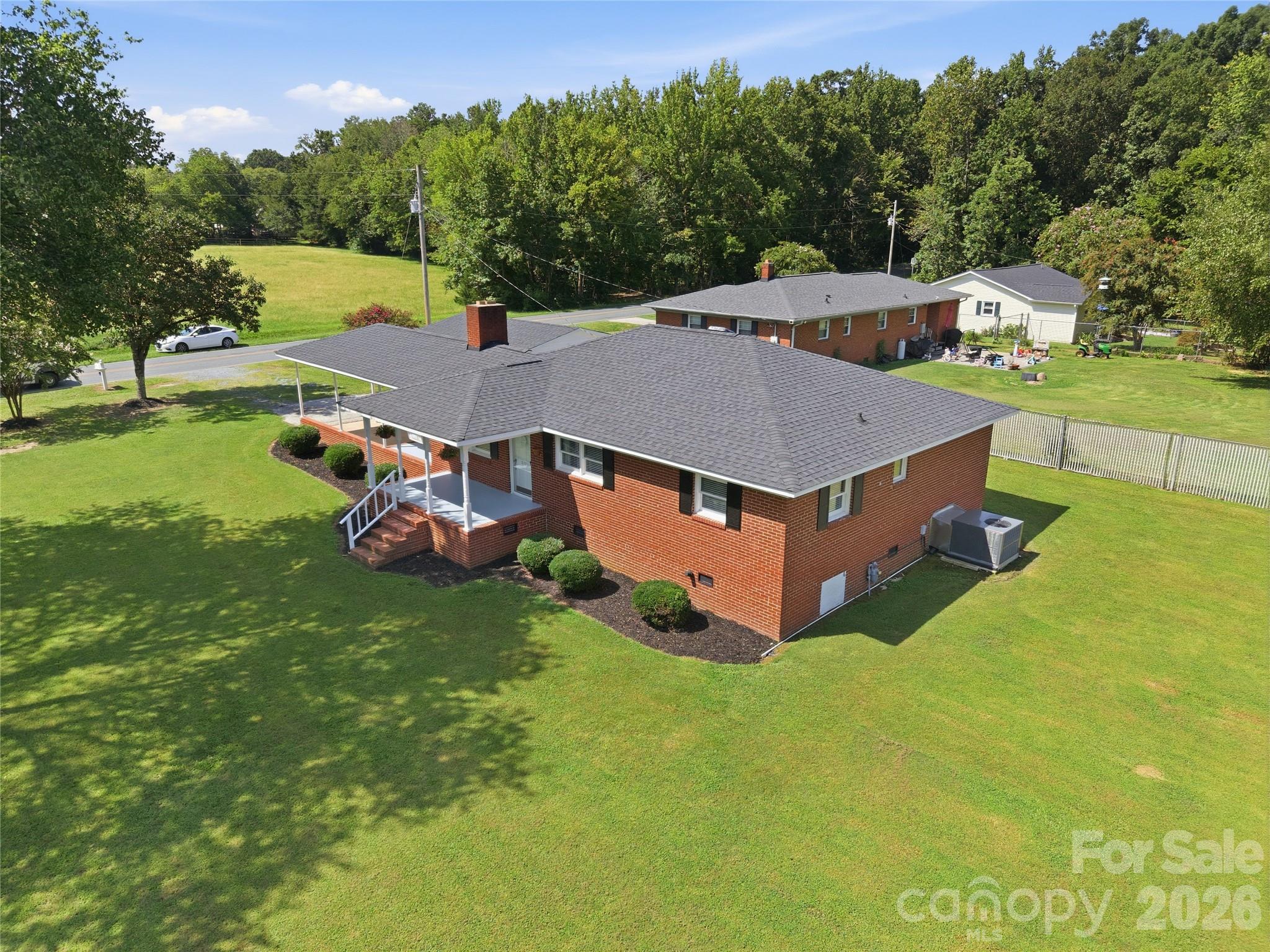 2424 Griffith Road Property Photo 4