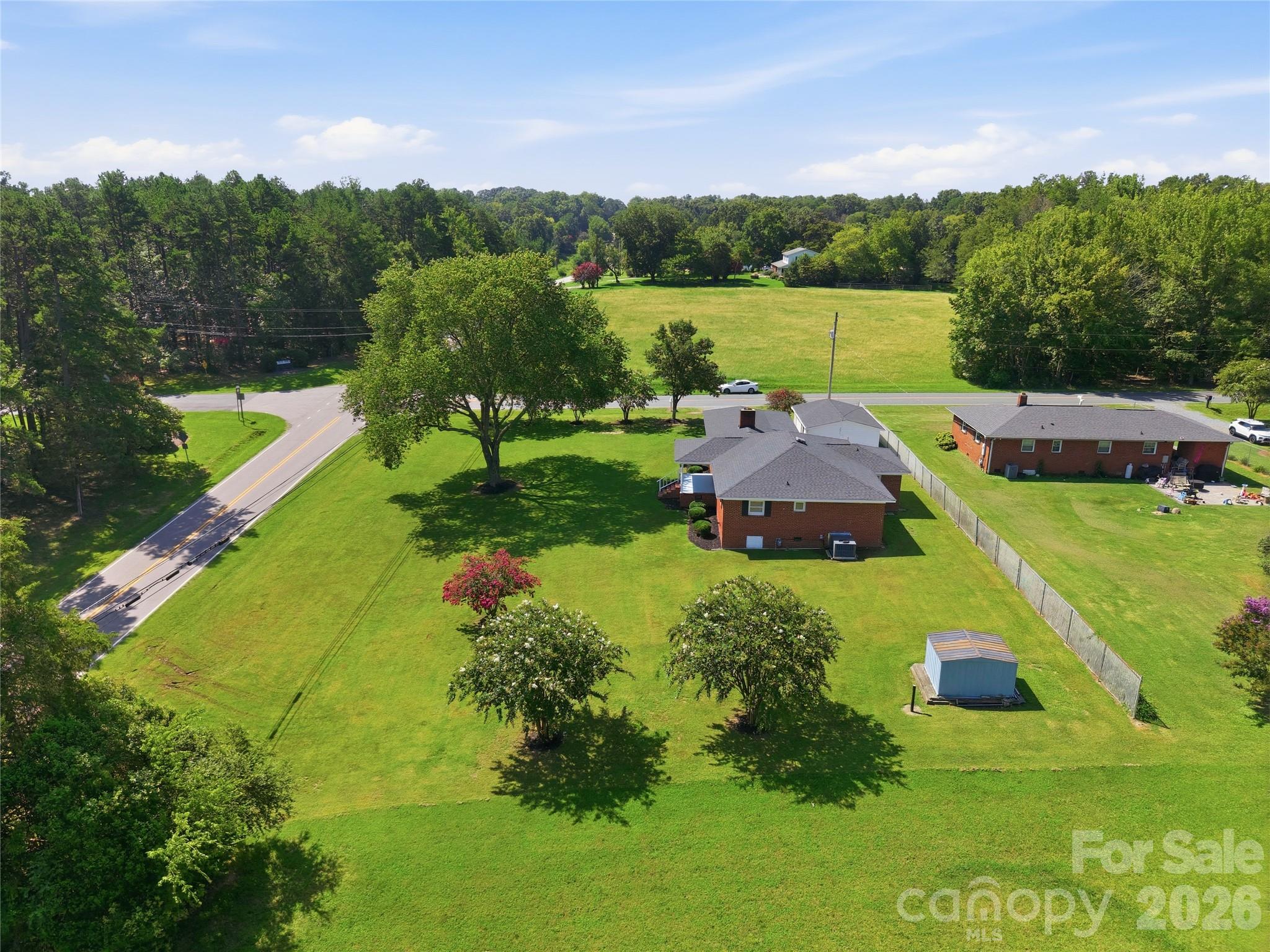 2424 Griffith Road Property Photo 5