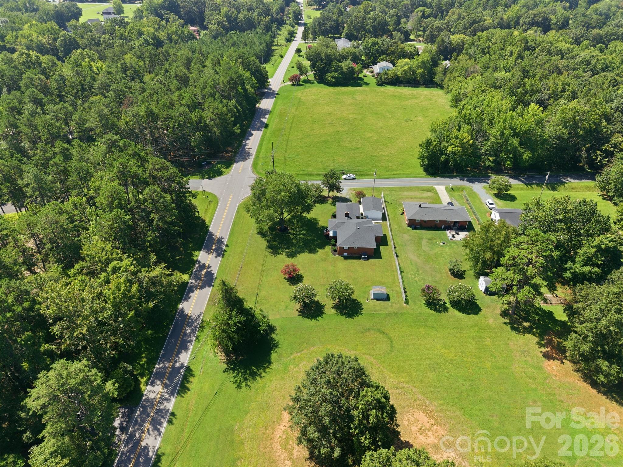2424 Griffith Road Property Photo 6
