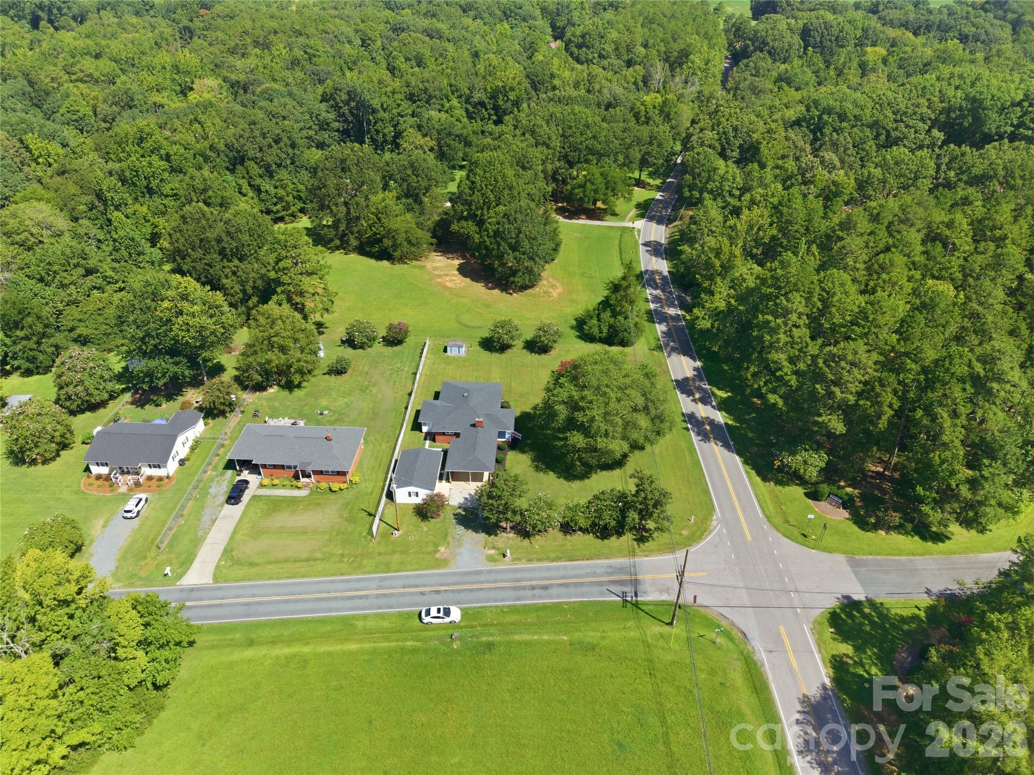 2424 Griffith Road Property Photo 8