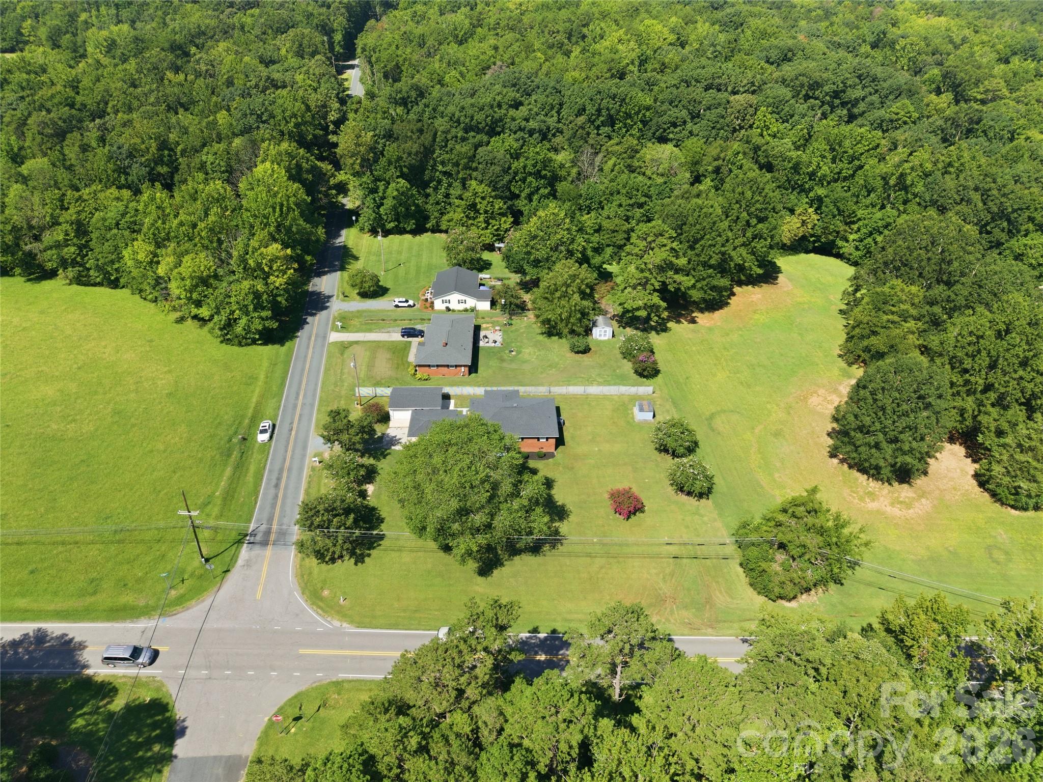 2424 Griffith Road Property Photo 9