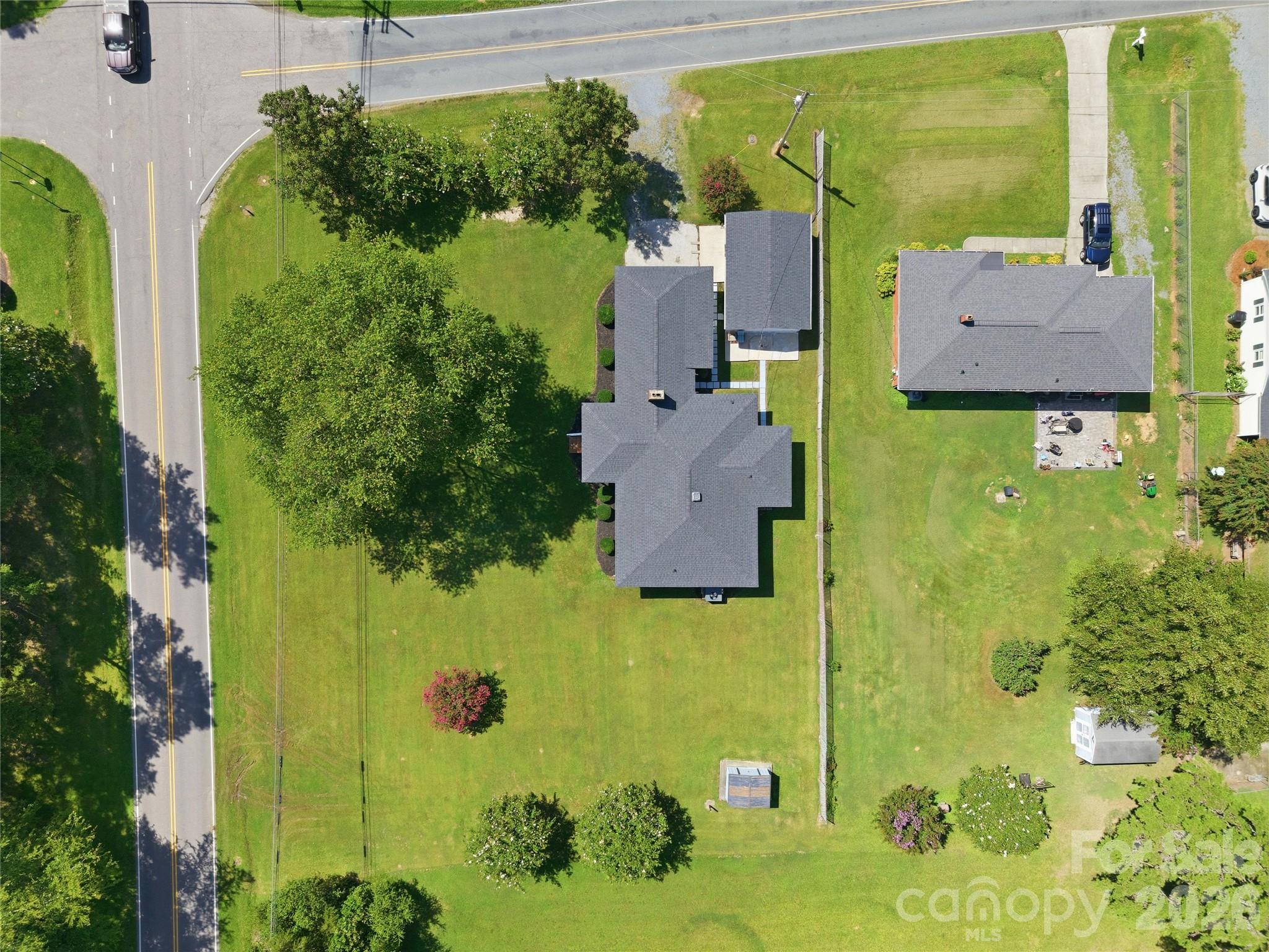 2424 Griffith Road Property Photo 10