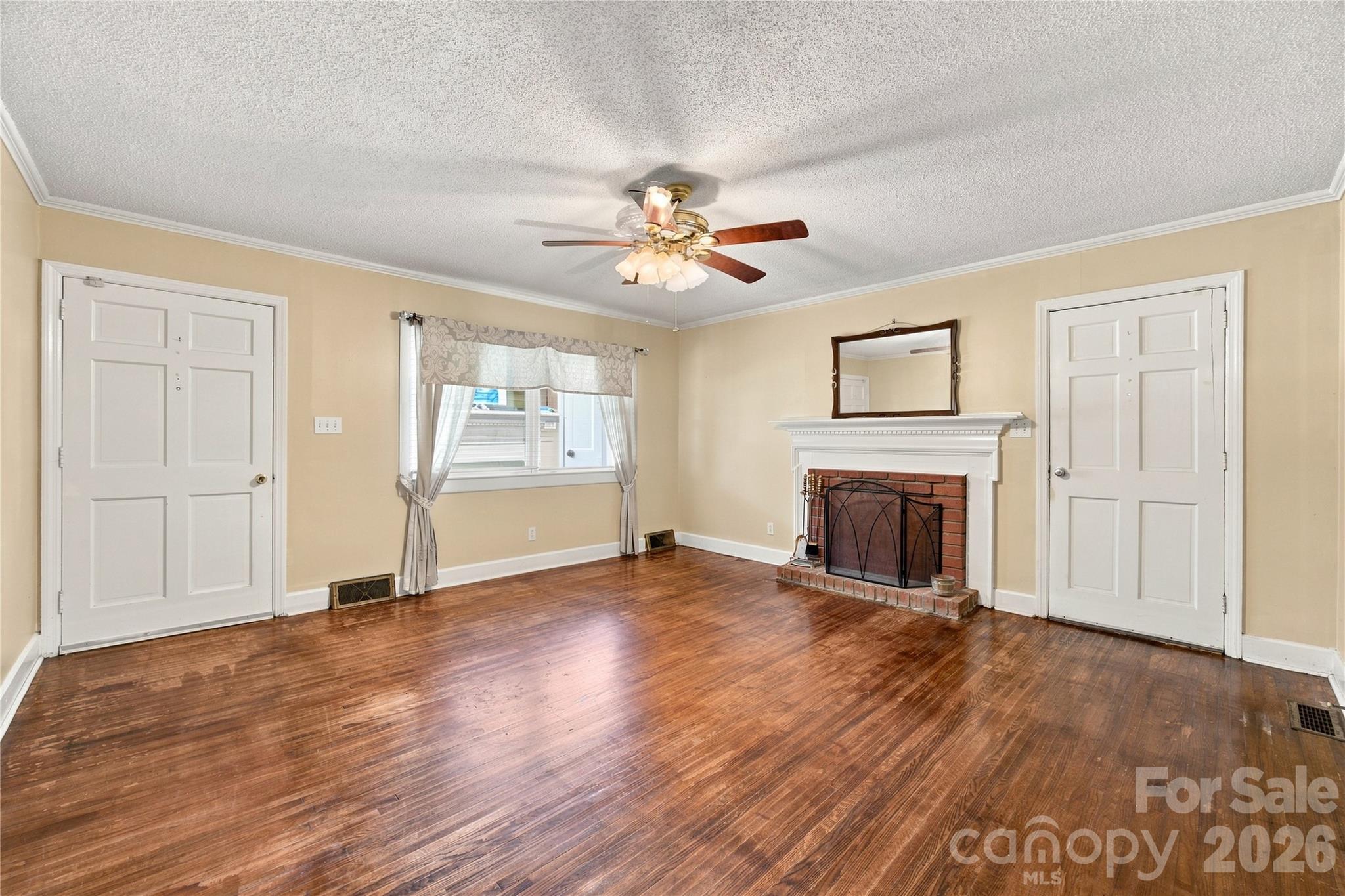 2424 Griffith Road Property Photo 12