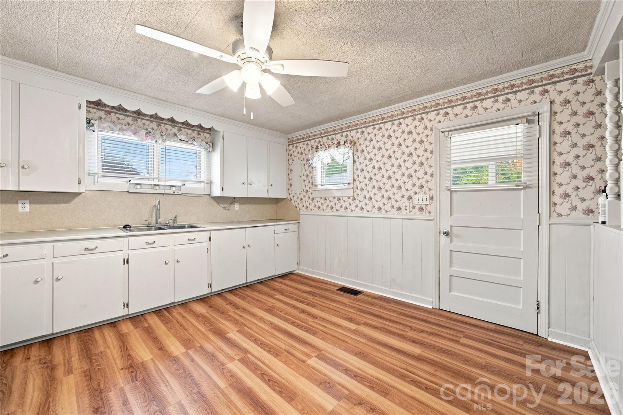 2424 Griffith Road Property Photo 16