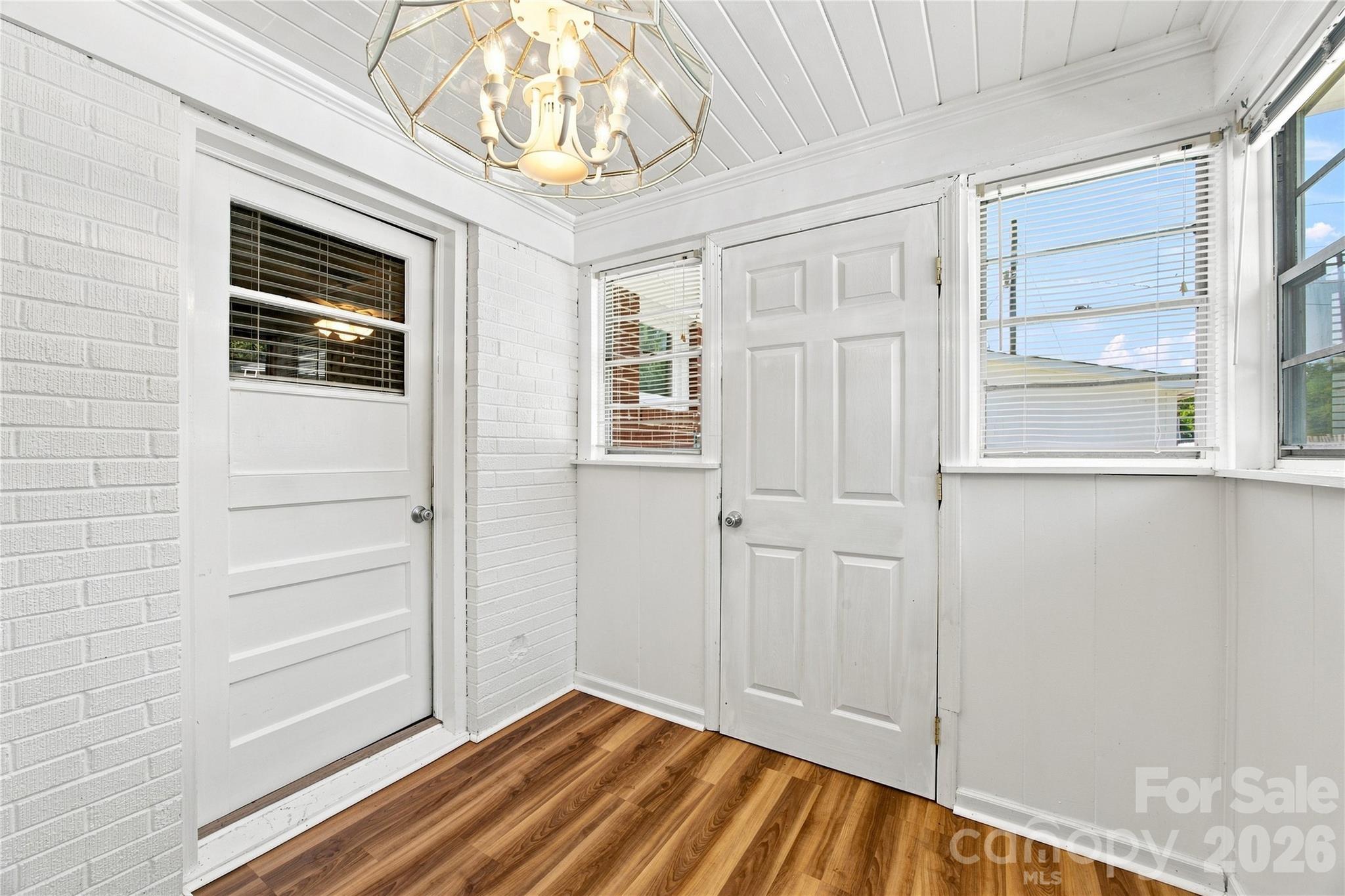 2424 Griffith Road Property Photo 21