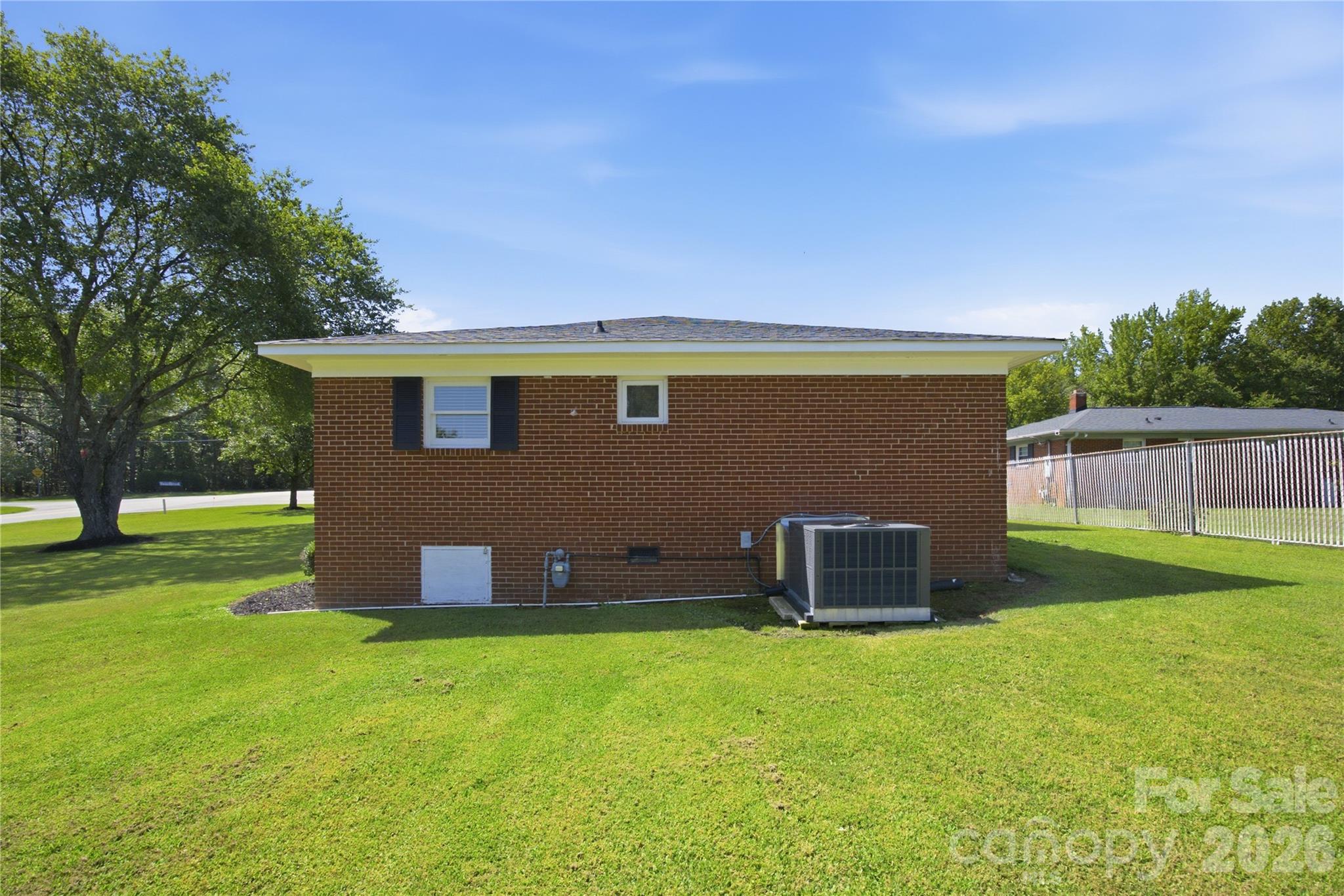 2424 Griffith Road Property Photo 34