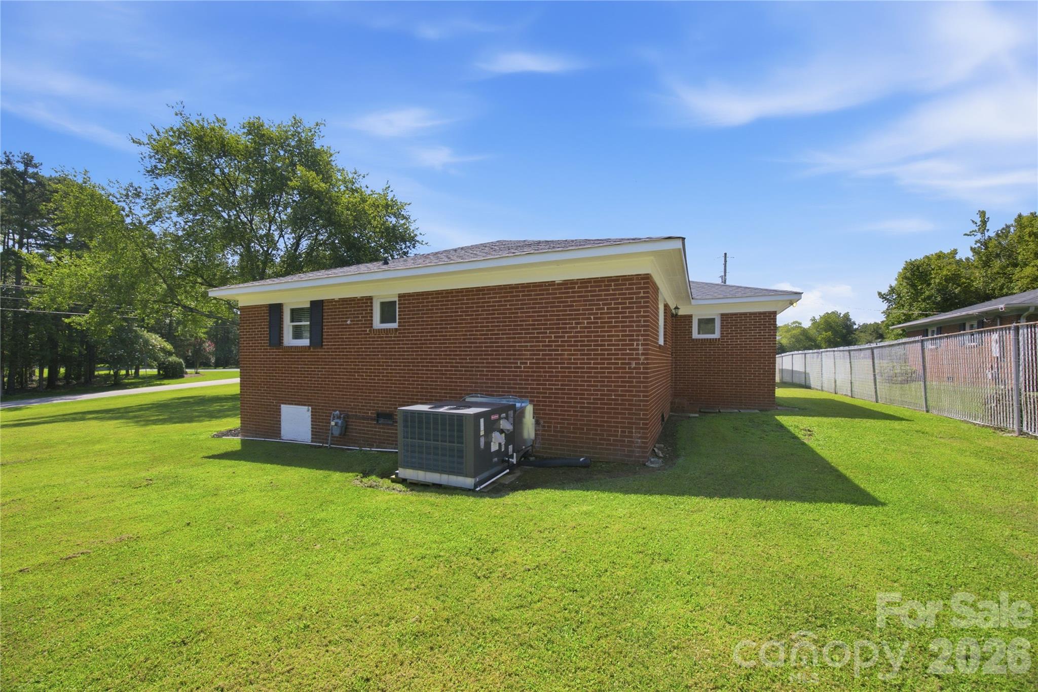 2424 Griffith Road Property Photo 35