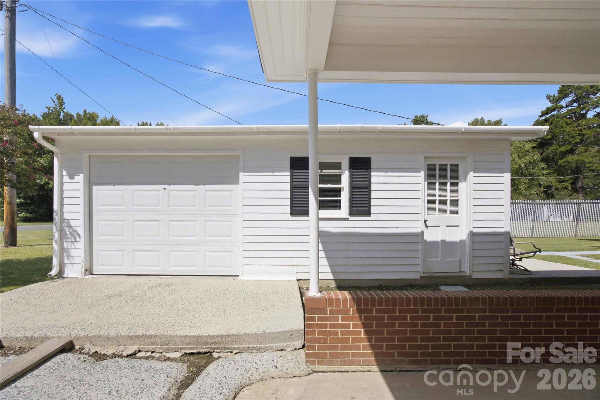 2424 Griffith Road Property Photo 41