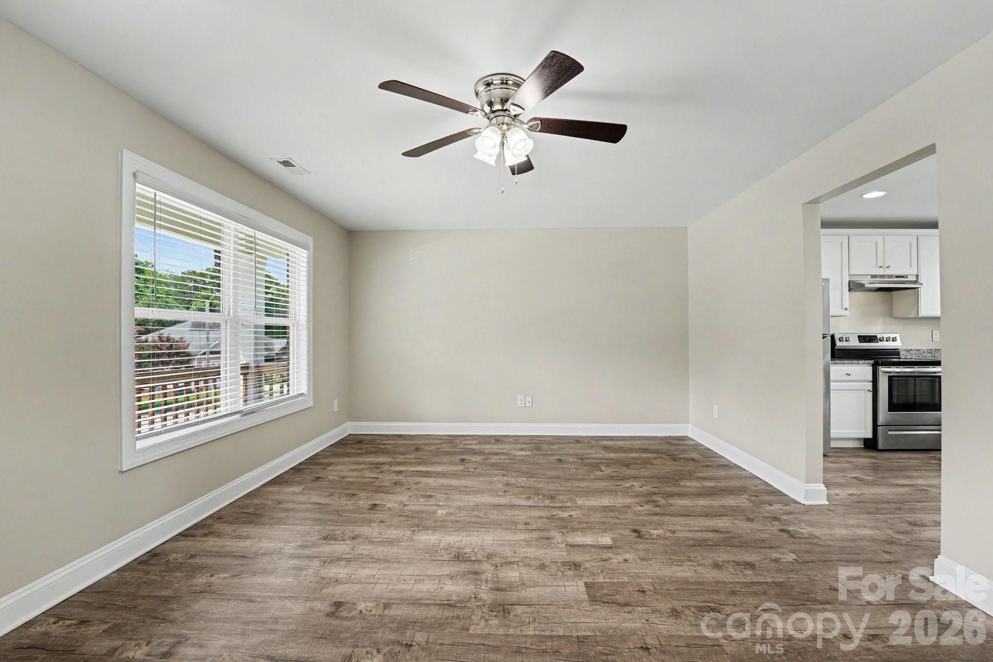 1545 Mayfair Drive Property Photo 3